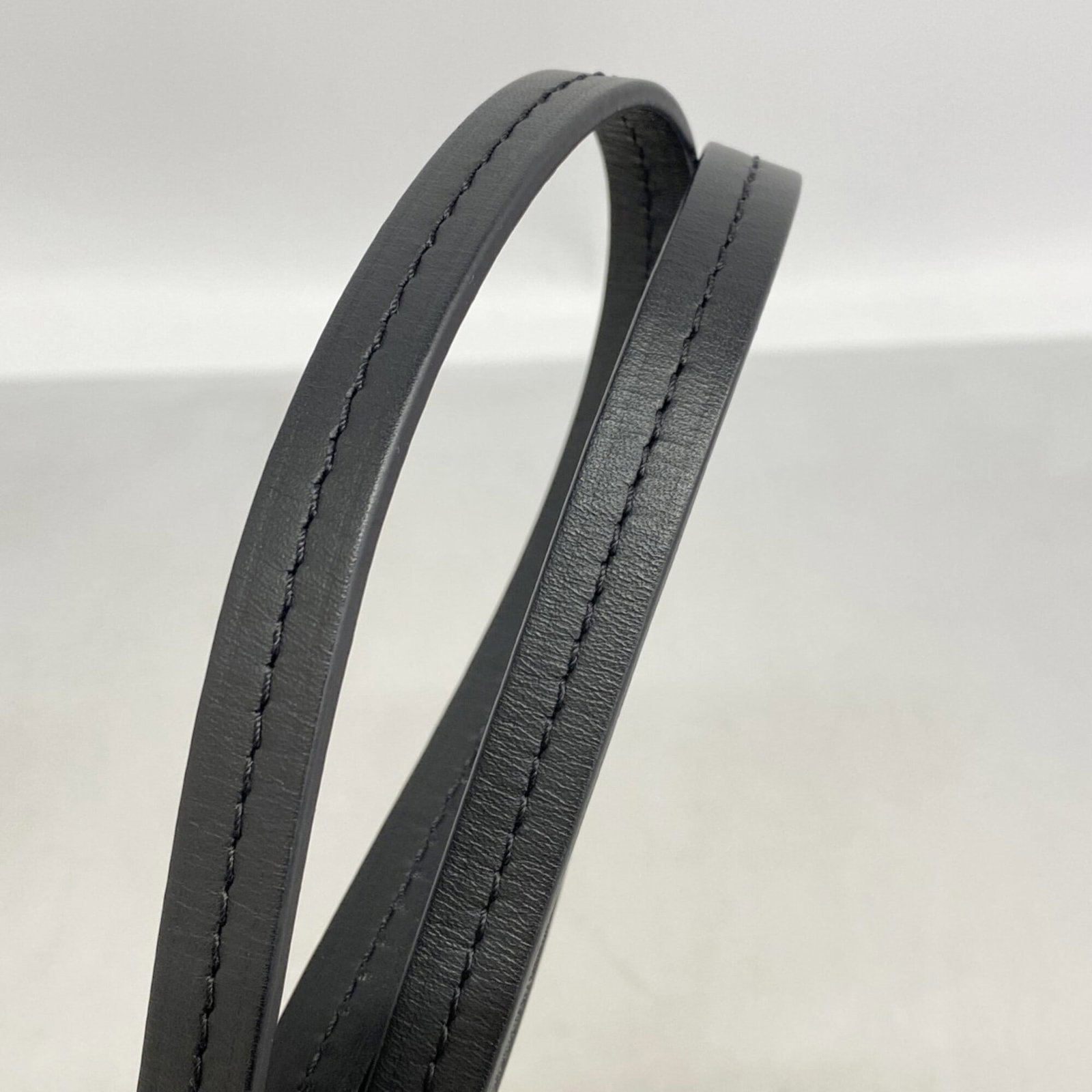 Louis Vuitton Handbag - 7