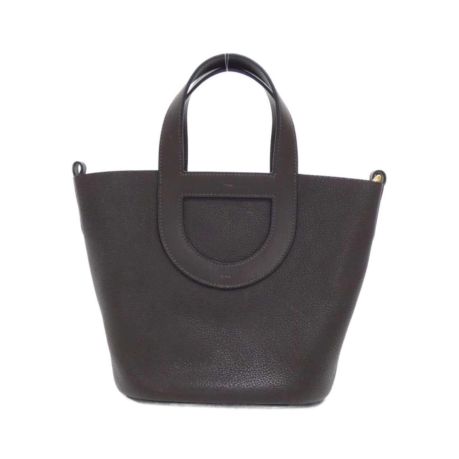 Barenia Leather Handbag Hermes: Barenia Leather Handbag Hermes Barenia leather provides a rich, luxurious feel to this Ebene-colored handbag from Hermes. With its precise gold hardware and compact size, it's perfect for everyday use
