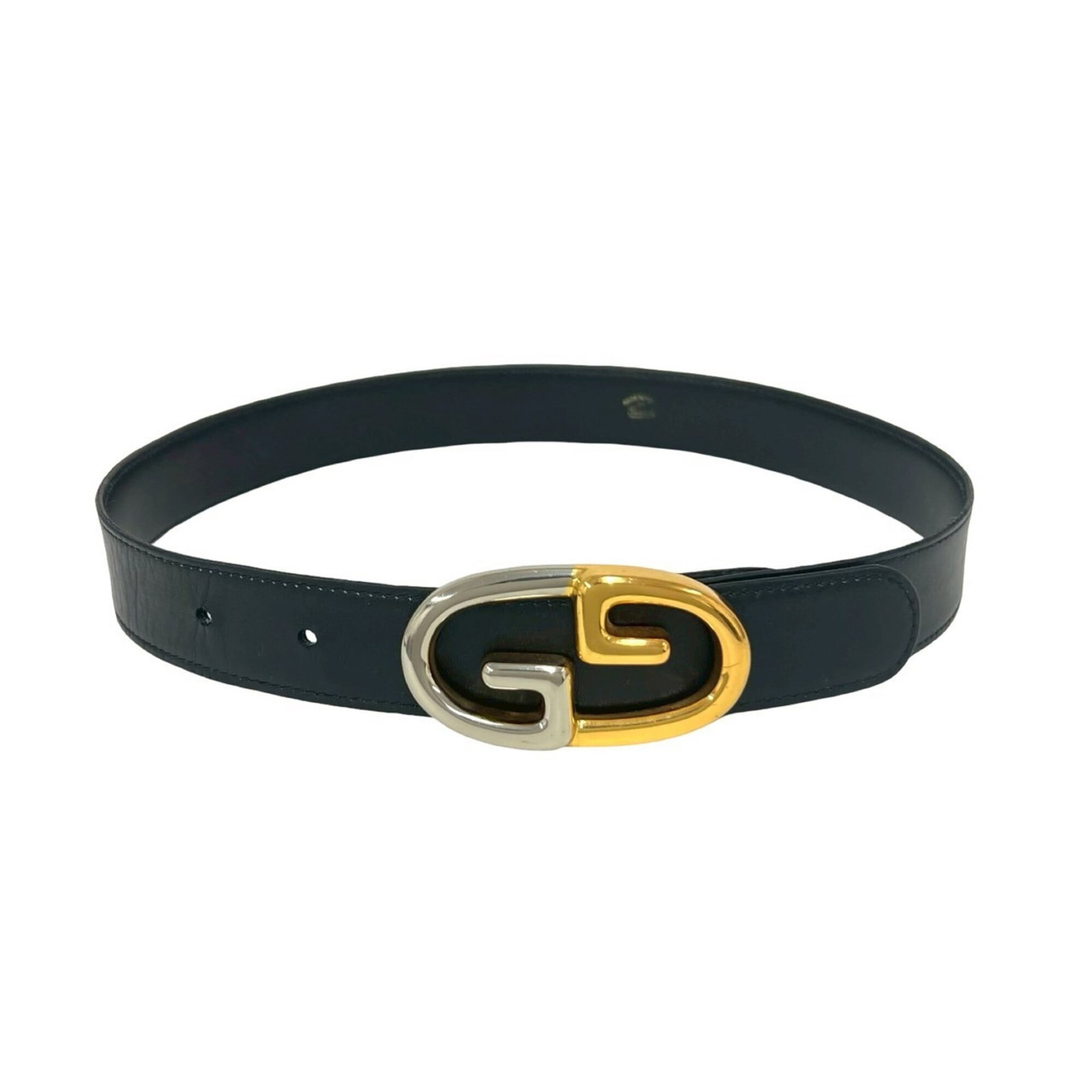 Standard Belt Gucci: Standard Belt Gucci Standard Belt Gucci in Black. This belt features genuine leather straps and measures between 67cm - 73cm, offering adjustable sizing for a comfortable fit. Made from high-quality