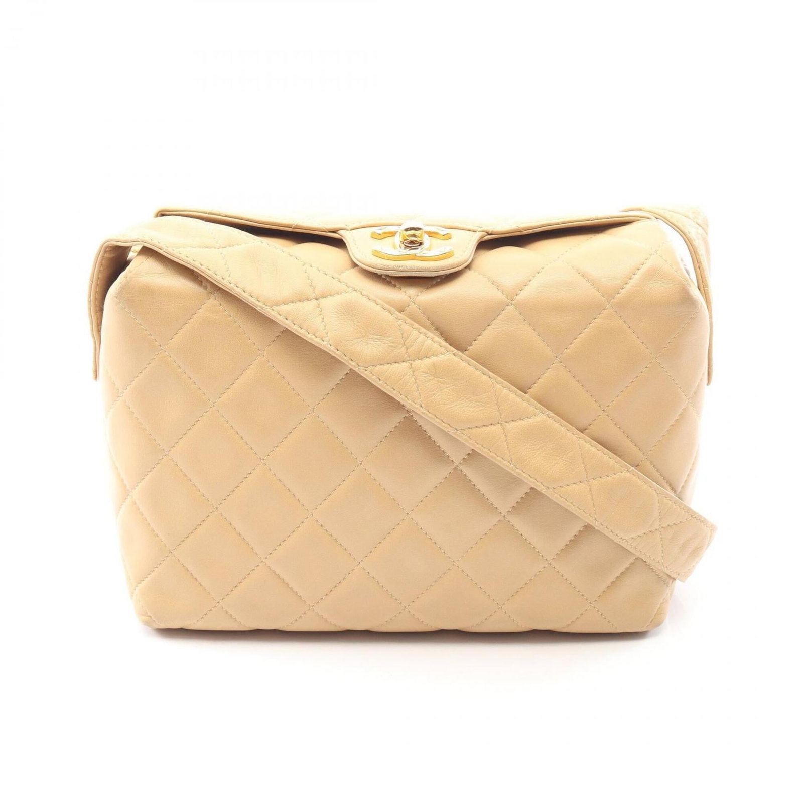 Chanel Handbag Shoulder Bag Leather: Chanel Handbag Shoulder Bag Leather Chanel's iconic shoulder bag features high-quality beige leather, with clean lines and classic design. The bag measures 15cm x 21cm x 7cm, making it a stylish and