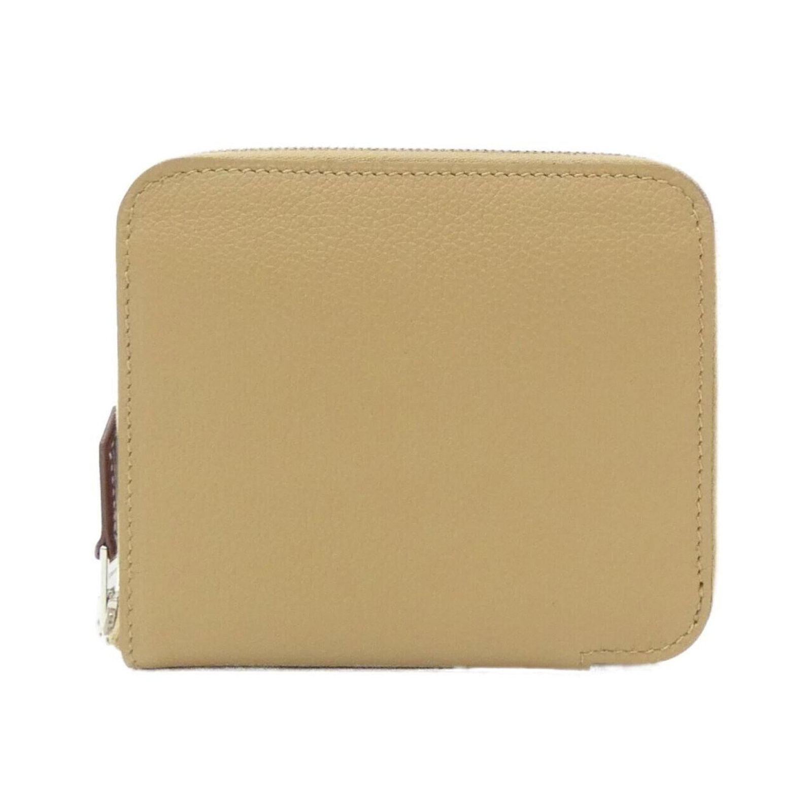 Silk leather bi fold wallet by Hermes: Silk leather bi fold wallet by Hermes Silk and leather come together in perfect harmony, forming the elegant bi-fold wallet from Hermes. Measuring 9cm x 11cm x 1.5cm, its understated beige color allow