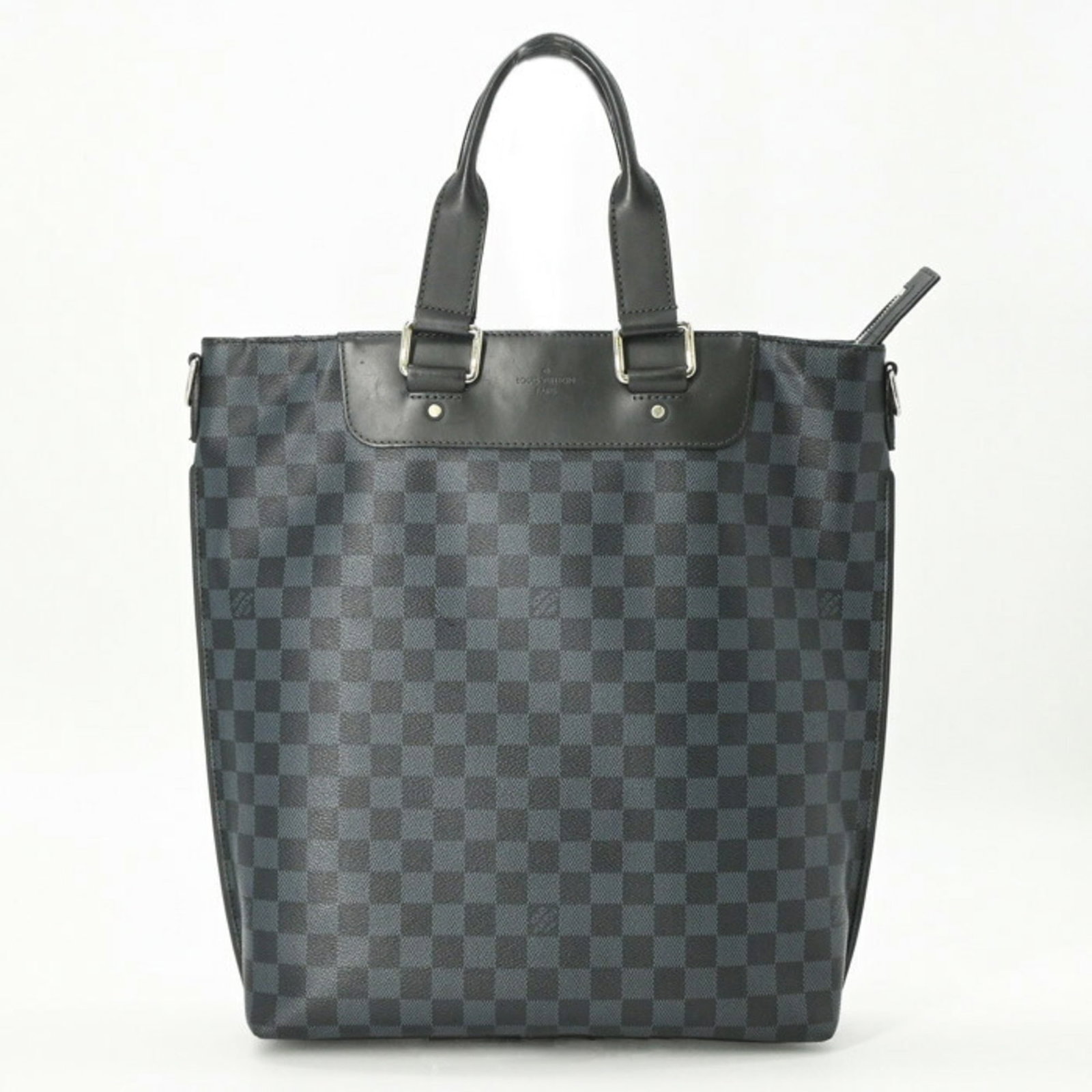 Tote Bag Damier Graphite Louis Vuitton: Tote Bag Damier Graphite Louis Vuitton Tote Bag Damier Graphite Louis Vuitton, made from high-quality materials with the iconic Damier Graphite pattern in navy. Measuring 40cm x 39cm x 9cm, this styli
