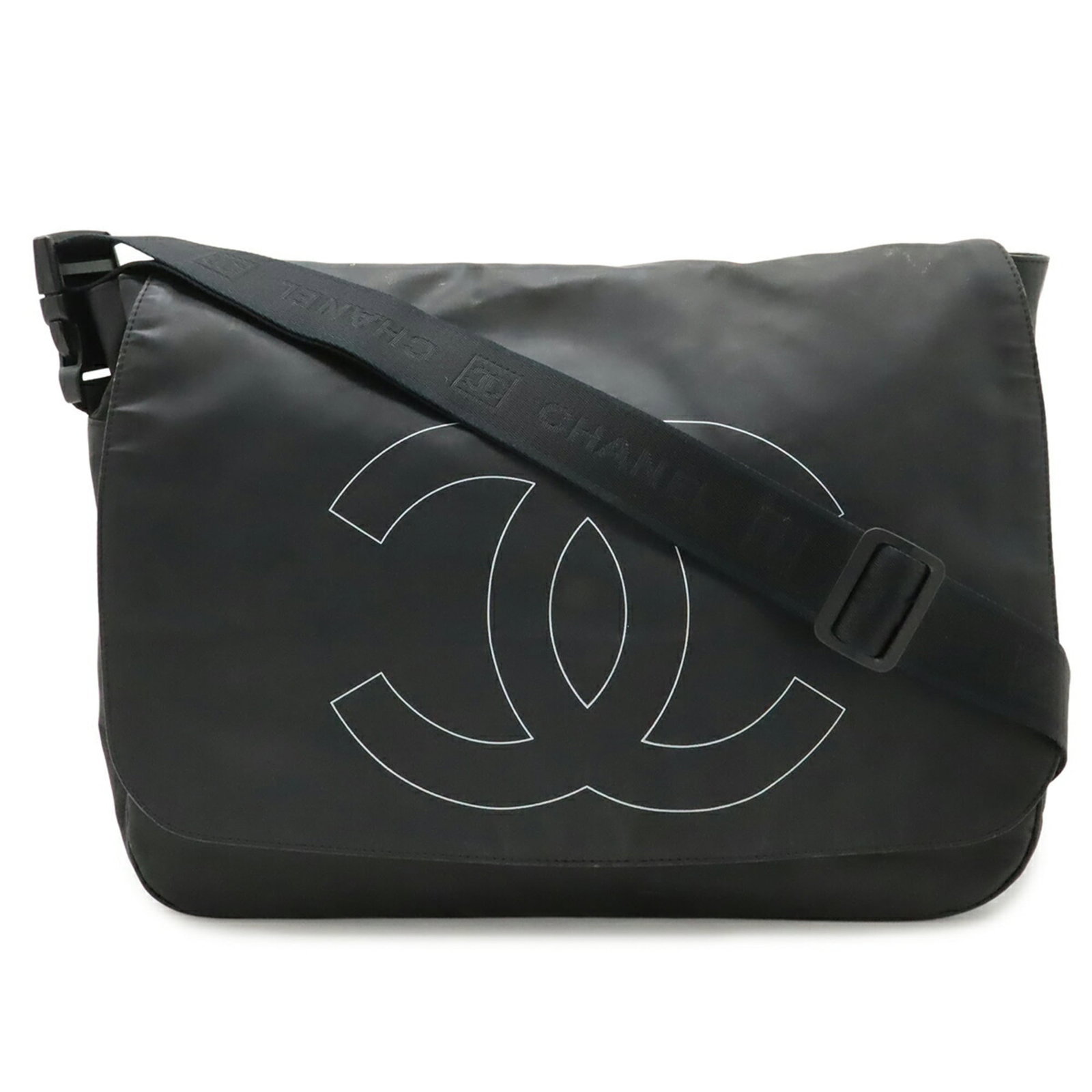 Shoulder Bag by Chanel: Shoulder Bag by Chanel Black Chanel shoulder bag with classic design, measuring 31cm x 39cm x 12cm and weighing 590g. The bag features a sturdy strap length of 135cm, perfect for everyday use. A