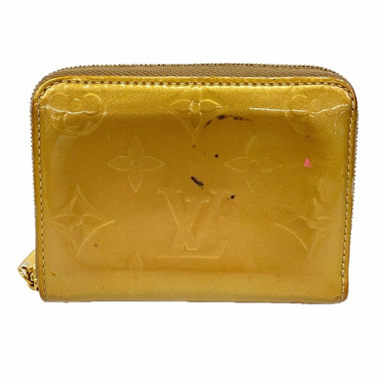 Coin purse from Louis Vuitton: Coin purse from Louis Vuitton This Louis Vuitton coin purse features the iconic monogram pattern and a classic design, with a beige poodle motif that adds a touch of elegance. Made from high-quality m