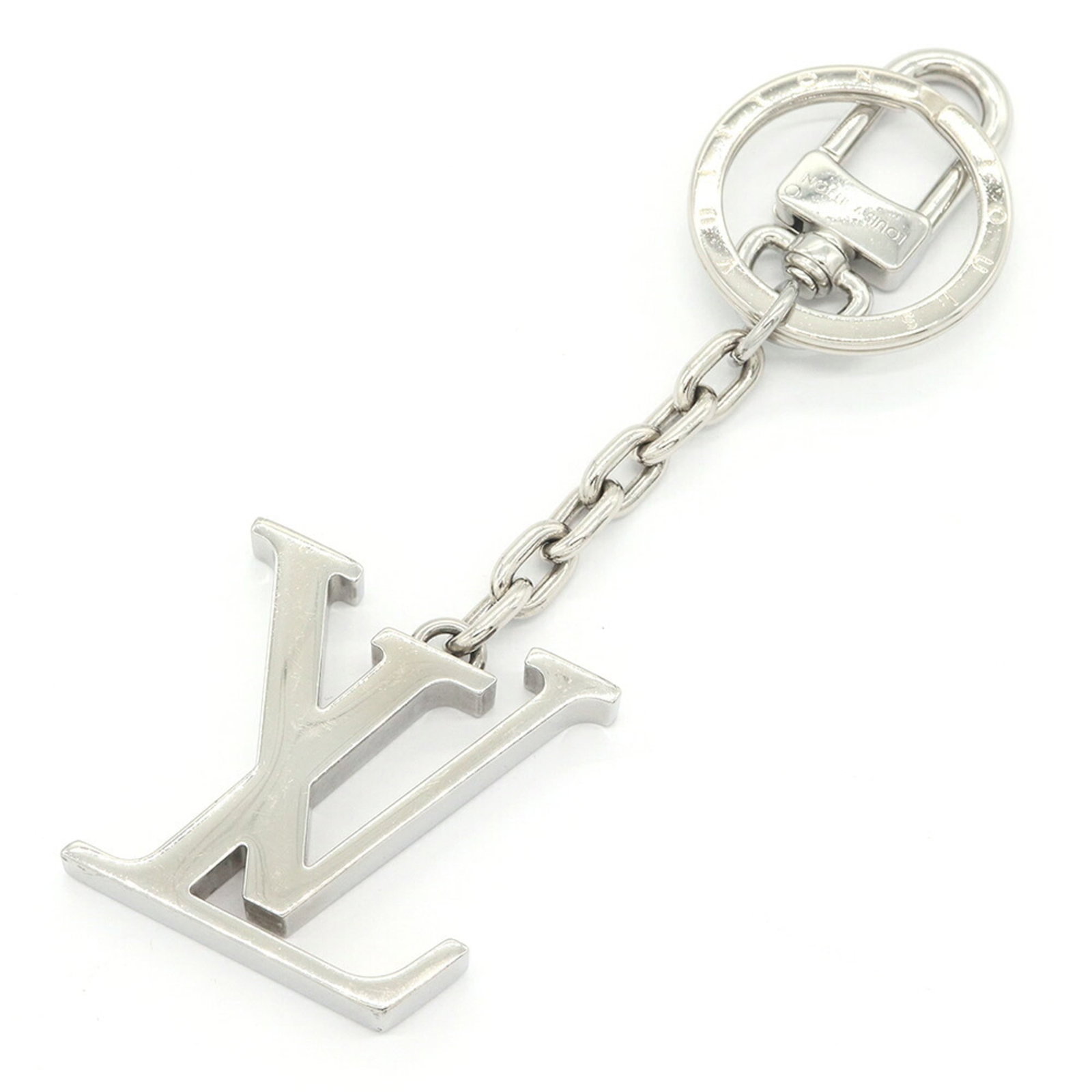 Keyring Metal By Louis Vuitton: Keyring Metal By Louis Vuitton Silver metal keyring from Louis Vuitton, featuring a diameter of 2.8cm and a chain/strap length of 14.6cm. This stylish accessory boasts a sleek design that complements