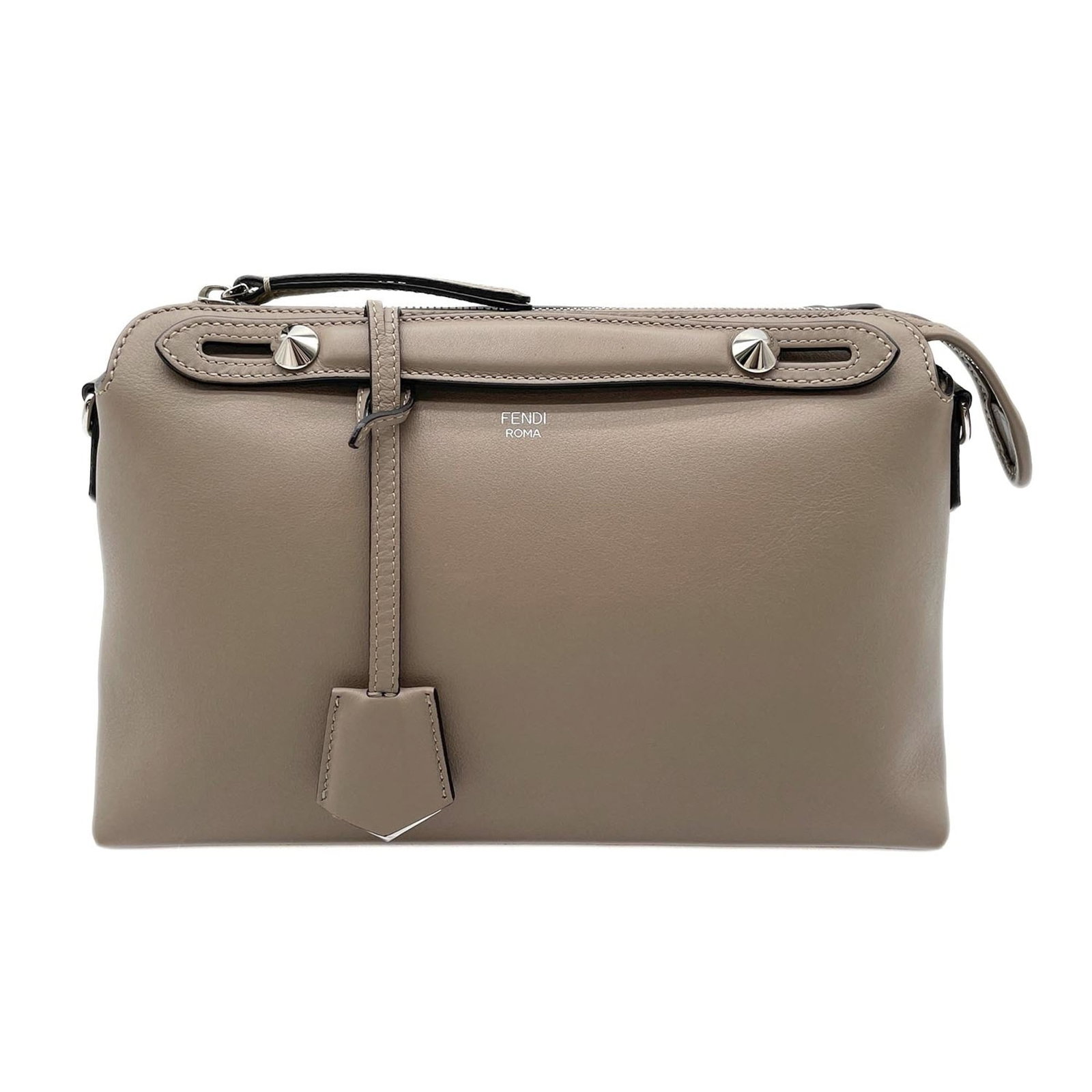 Shoulder Bag Fendi Leather: Shoulder Bag Fendi Leather The Fendi Leather Shoulder Bag boasts a sleek, beige design with clean lines and classic style. Made from high-quality leather, its compact size (18cm x 27.5cm x 13cm)