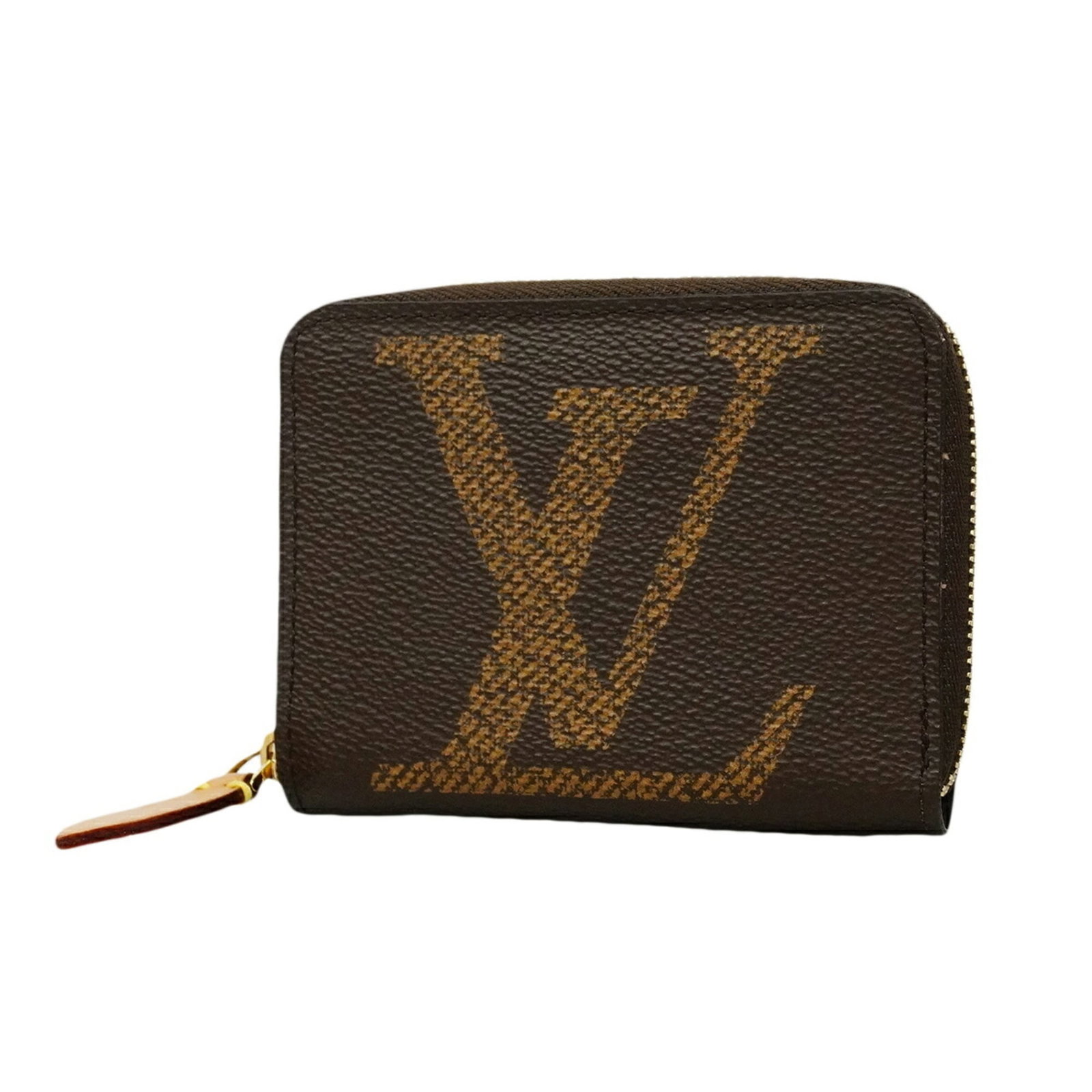 Coin purse from Louis Vuitton: Coin purse from Louis Vuitton Brown Louis Vuitton coin purse with classic design, measuring 9cm x 11cm x 2cm. This stylish accessory features a timeless combination of leather and craftsmanship,