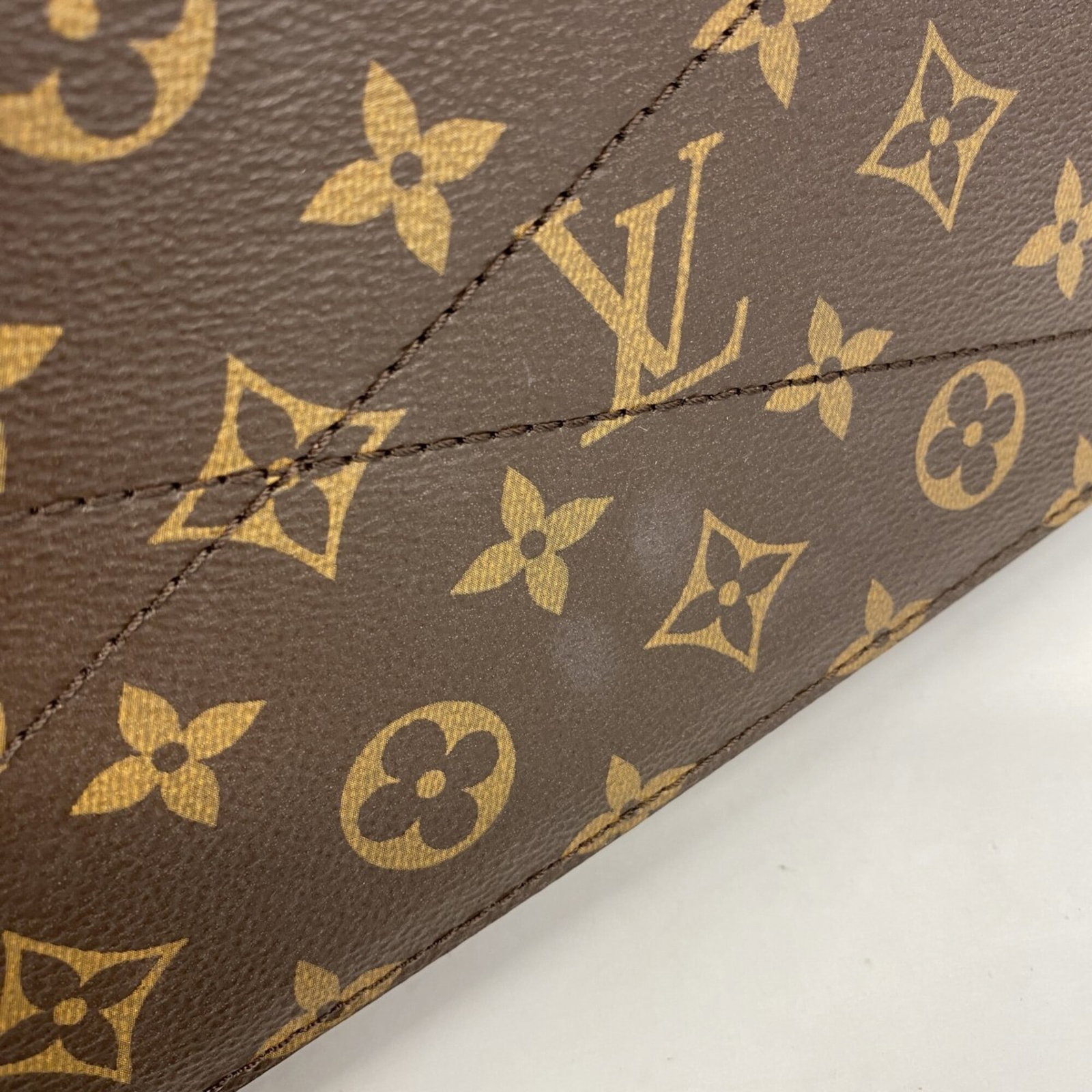 Louis Vuitton Handbag - 11