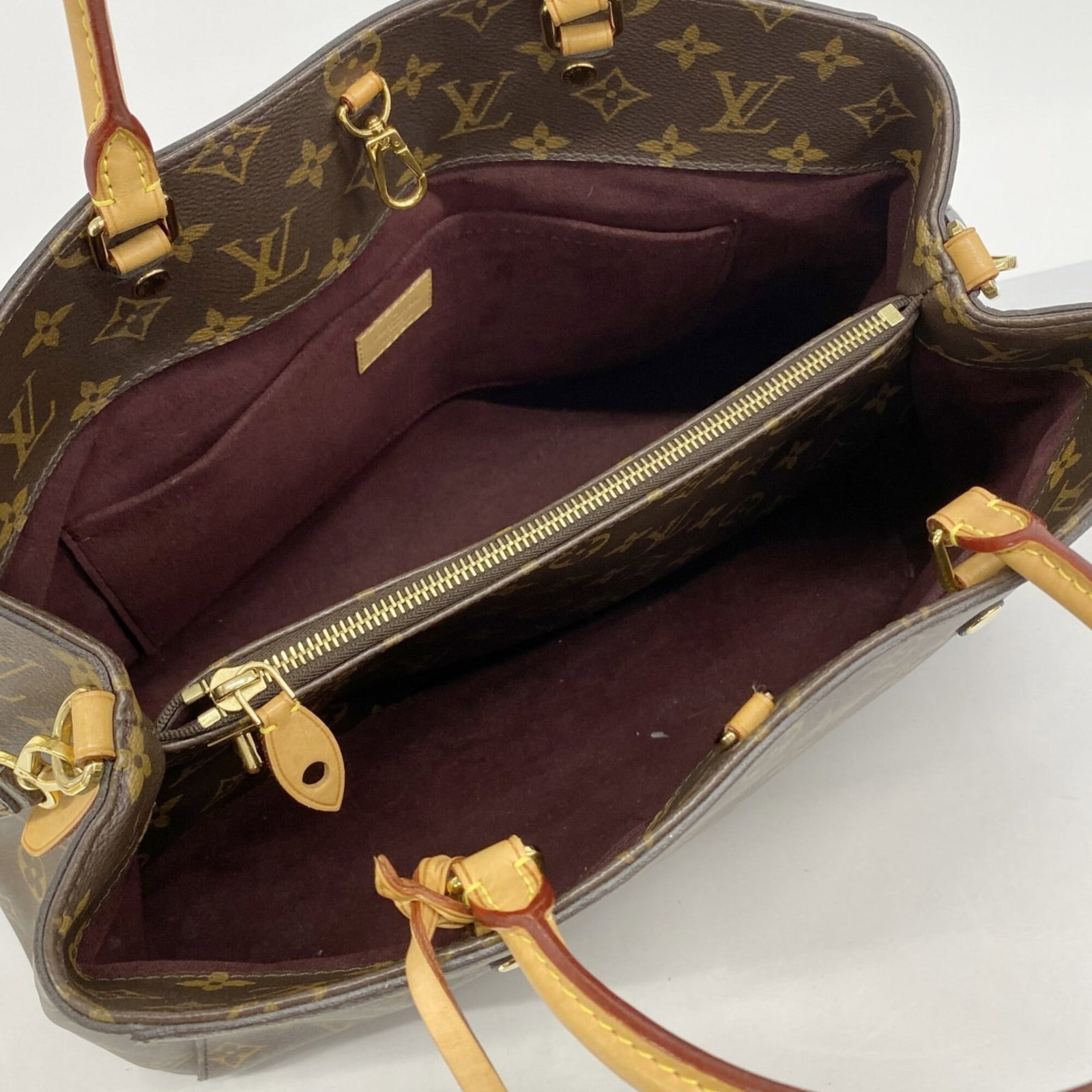 Louis Vuitton Handbag - 4