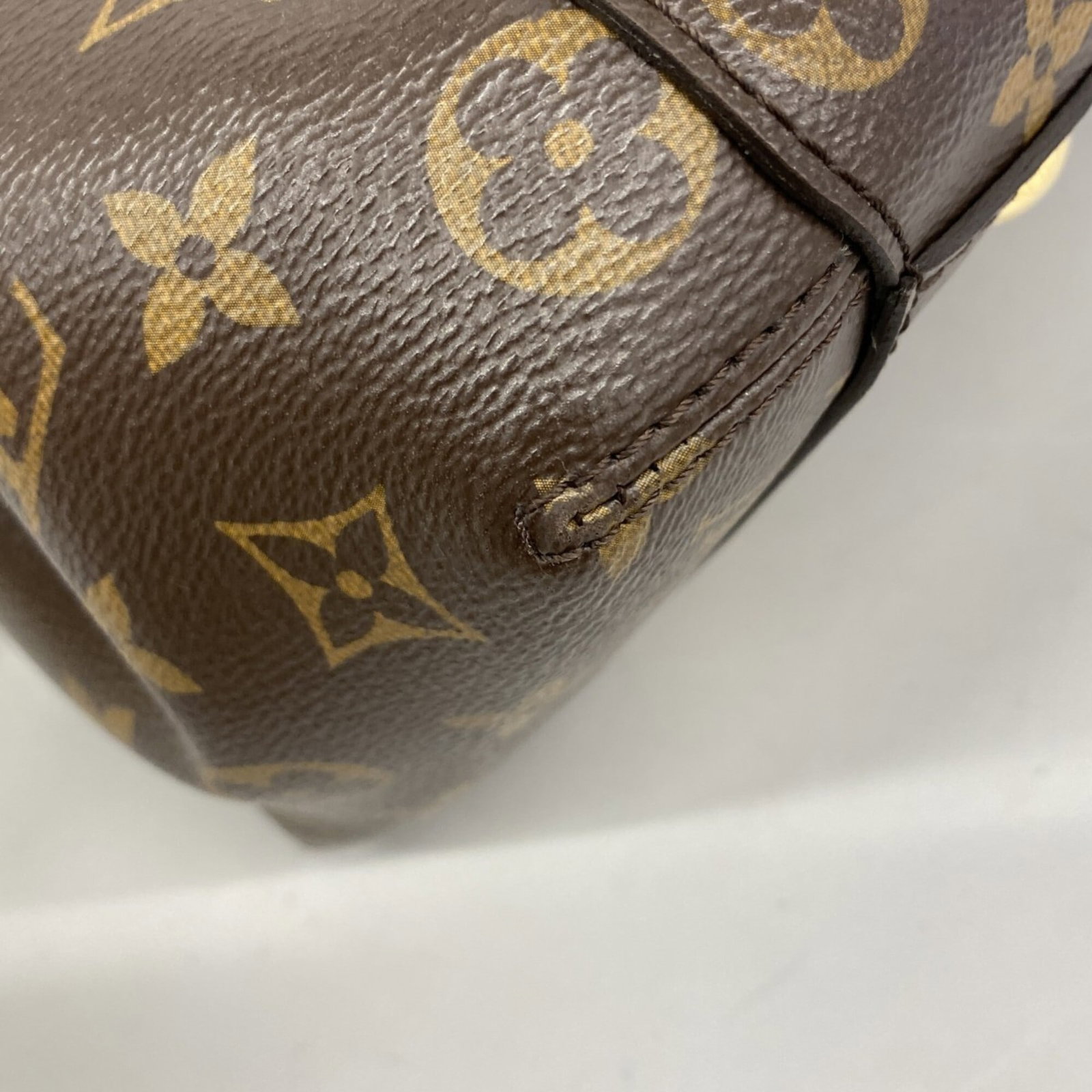 Louis Vuitton Handbag - 8