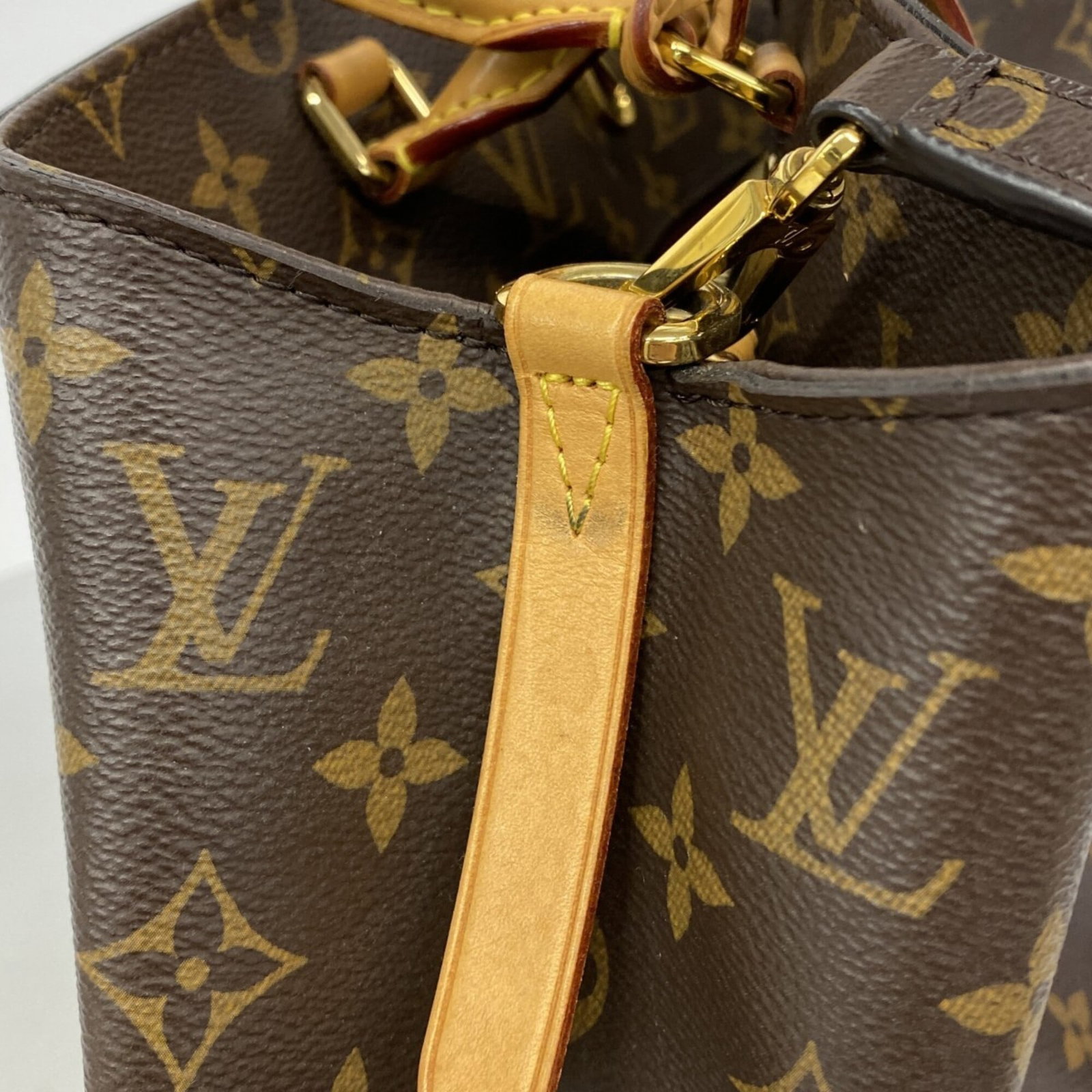 Louis Vuitton Handbag - 9