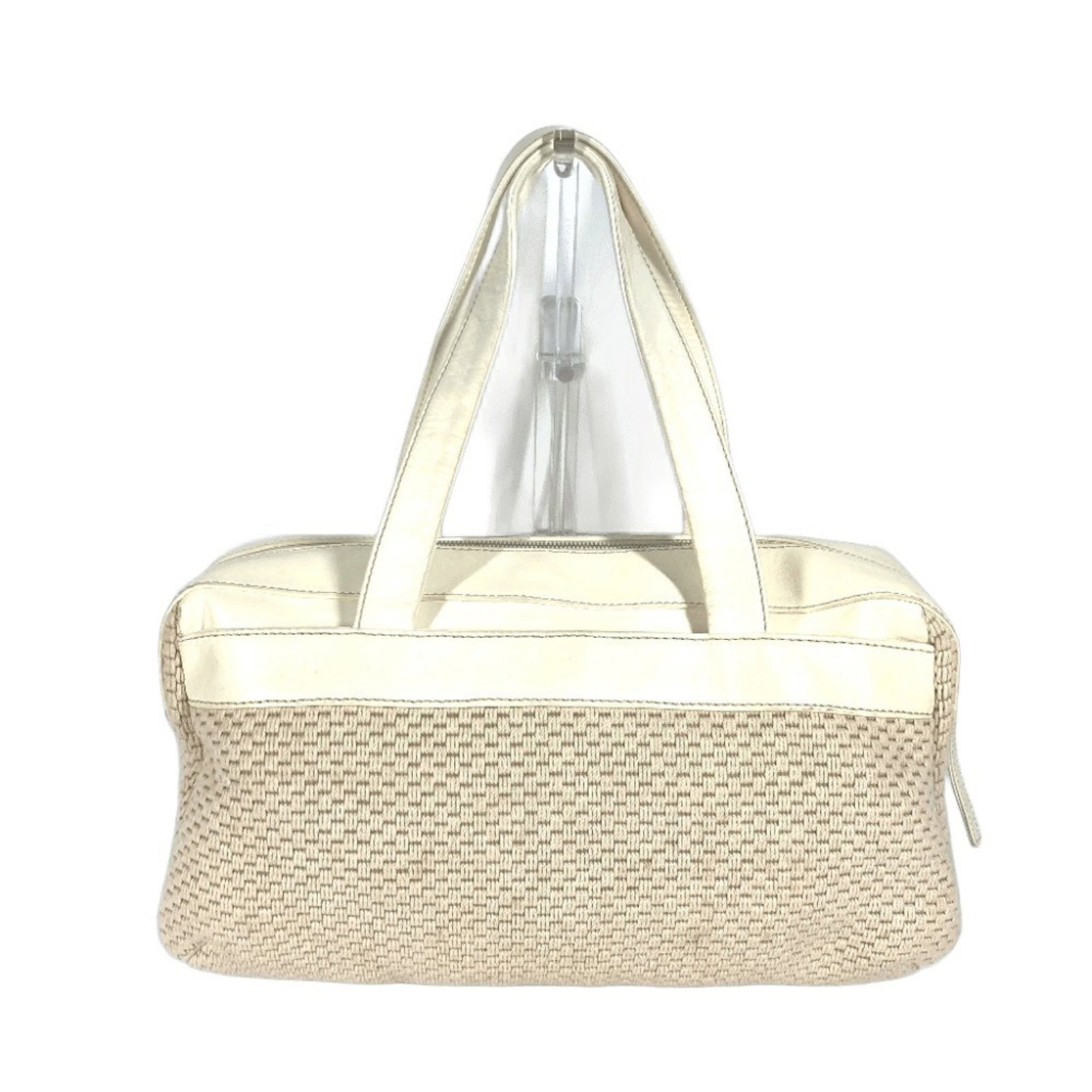 Canvas shoulder bag tote leather Chanel: Canvas shoulder bag tote leather Chanel Canvas shoulder bag tote leather Chanel, 21cm x 36.5cm x 12.5cm, beige and white color, made from high-quality leather and canvas materials. This stylish tote