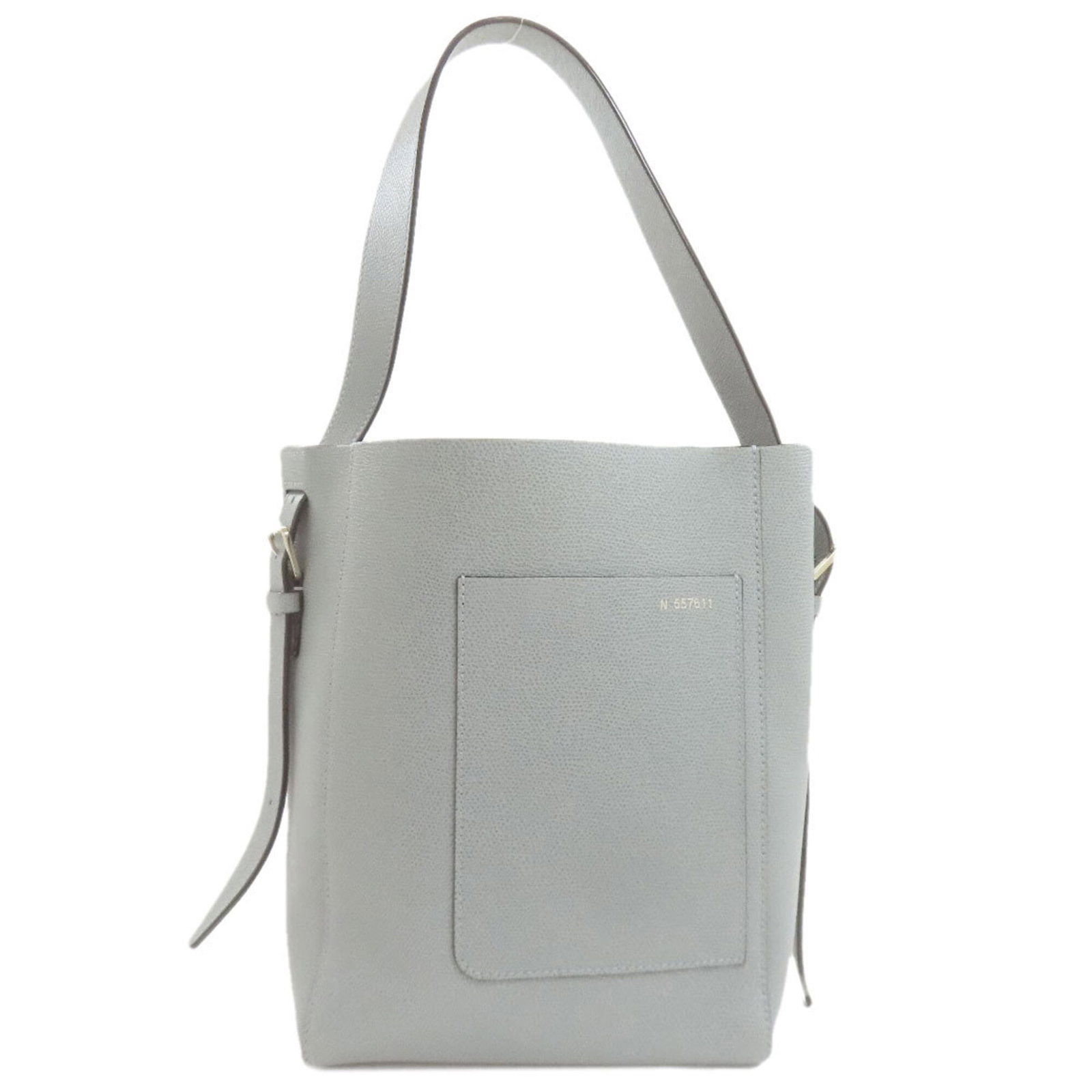 Shoulder bag leather Valextra: Shoulder bag leather Valextra The Valextra shoulder bag features high-quality light blue calfskin leather, crafted into a classic design with clean lines and a timeless silhouette. Measuring 24.5cm x 