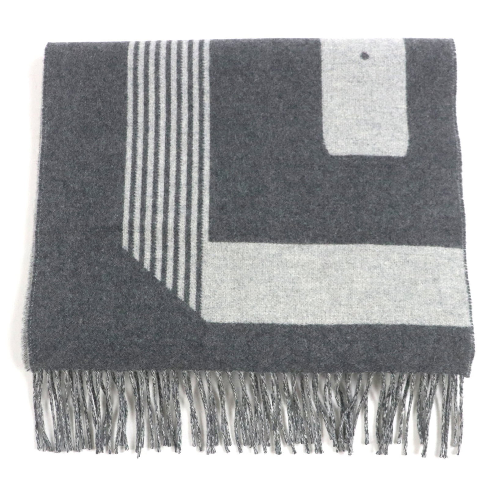 Cashmere Stole by Hermes: Cashmere Stole by Hermes Cashmere Stole by Hermes boasts exceptional craftsmanship and luxurious material, crafted from 100% cashmere. This stole measures 1.91m x 40.5cm, making it a stylish accessory