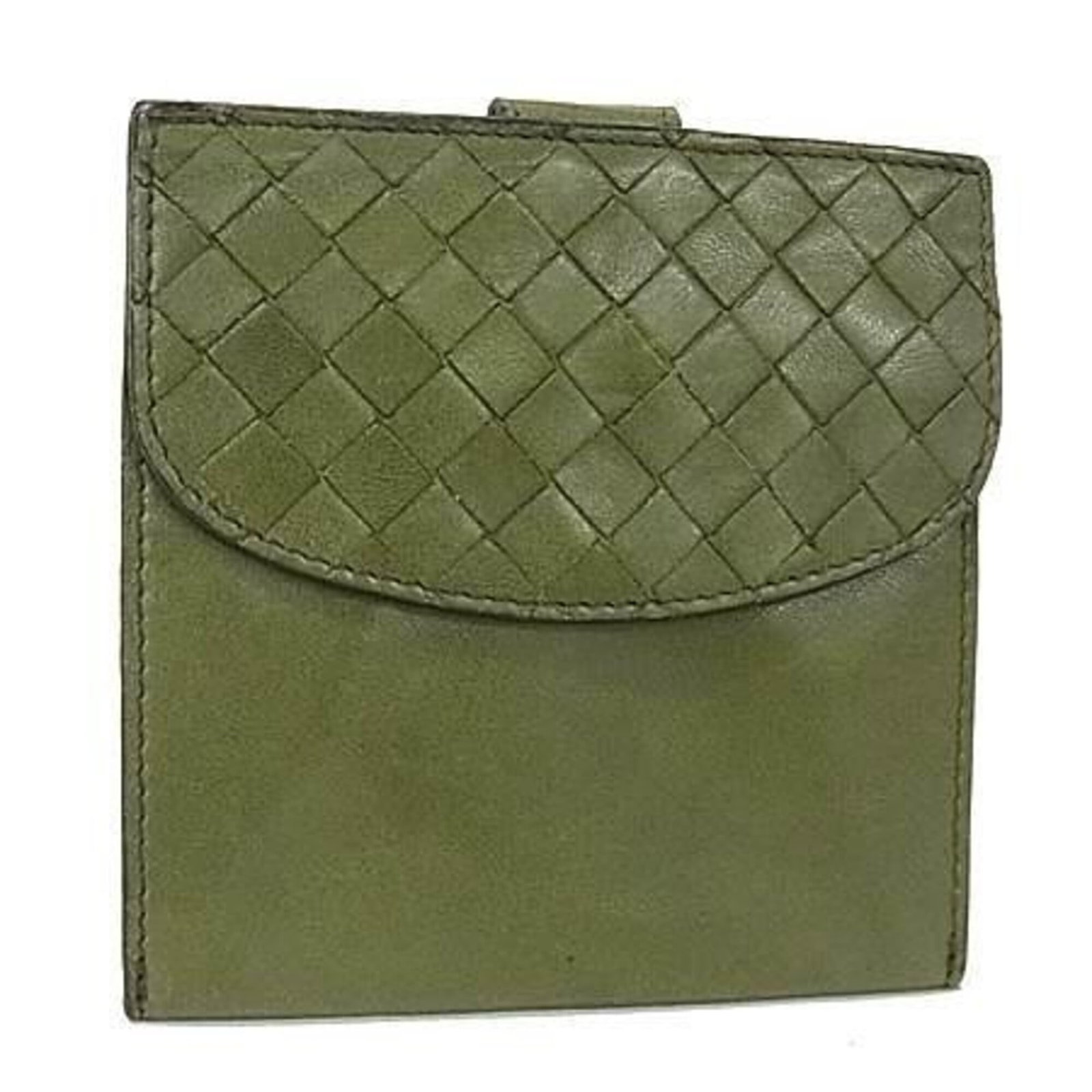 Veneta Bottega Bi Fold Leather Wallet: Veneta Bottega Bi Fold Leather Wallet The Veneta Bottega Bi Fold Leather Wallet boasts a classic design with its khaki color and Intrecciato pattern, characteristic of Italian craftsmanship. Made from