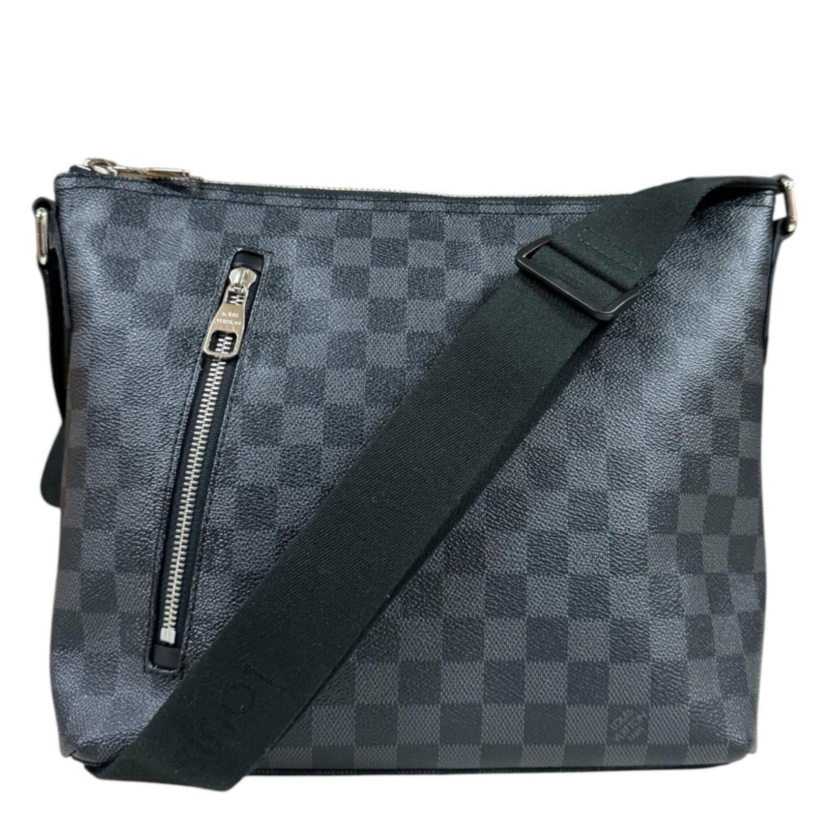 Louis Vuitton Shoulder Bag Damier Graphite: Louis Vuitton Shoulder Bag Damier Graphite Damier Graphite, the iconic Louis Vuitton pattern, adds a touch of sophistication to this sleek shoulder bag. Crafted with high-quality materials and