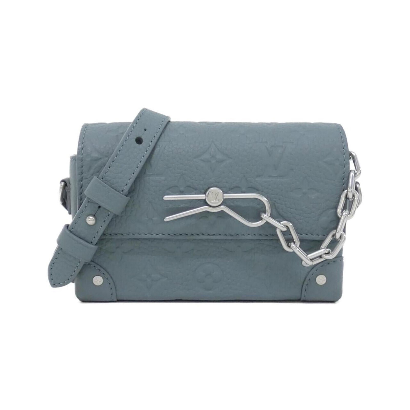 Shoulder Bag Leather Louis Vuitton: Shoulder Bag Leather Louis Vuitton The Louis Vuitton MPN M13889 shoulder bag boasts a stunning green leather exterior, complemented by sleek silver hardware. Made from high-quality calf leather, the b
