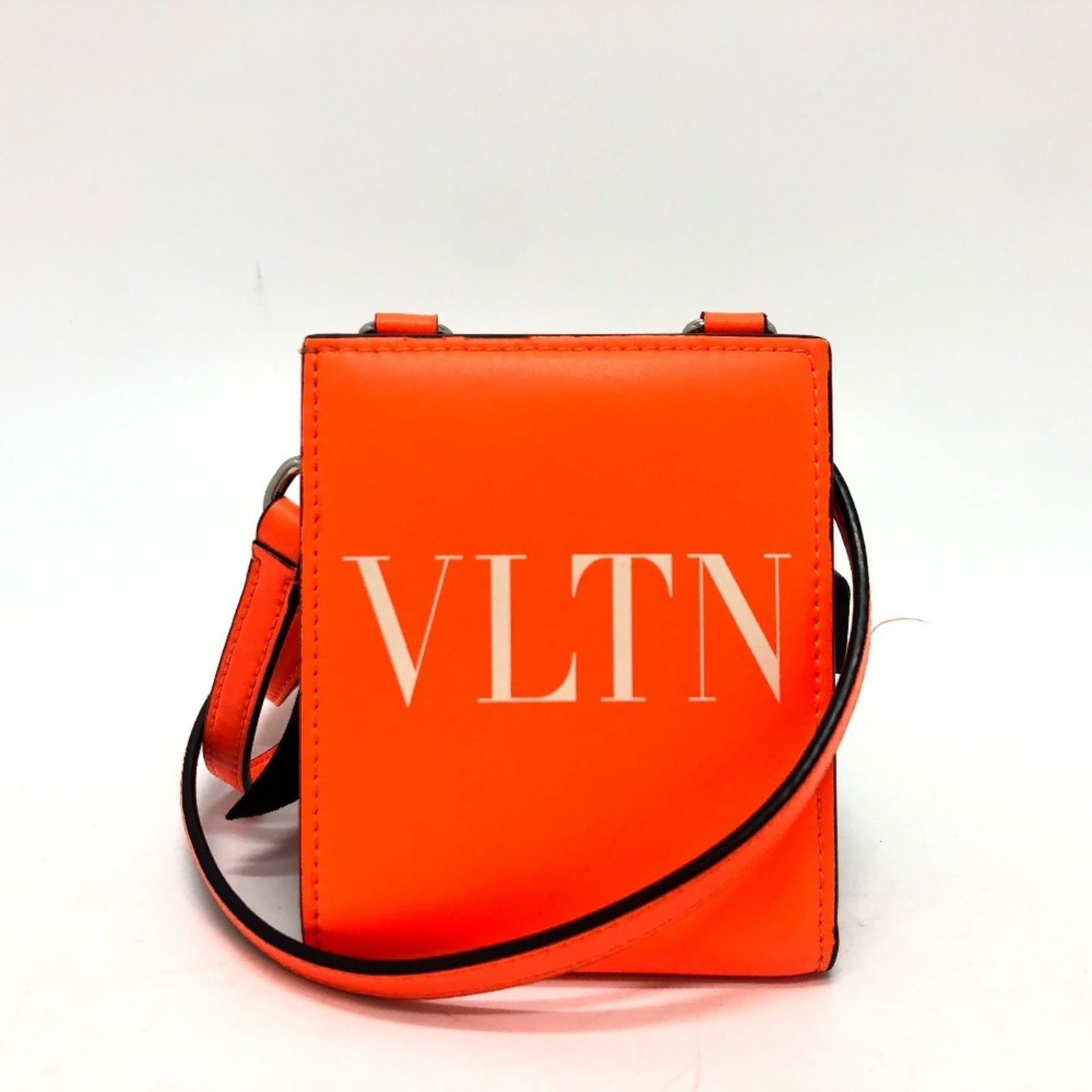 Wallet Leather Bi fold Valentino: Wallet Leather Bi fold Valentino Valentino bi-fold wallet in vibrant orange leather. This stylish accessory features a compact design with clean lines, measuring 10cm x 8.5cm x 1.5cm. The simple yet