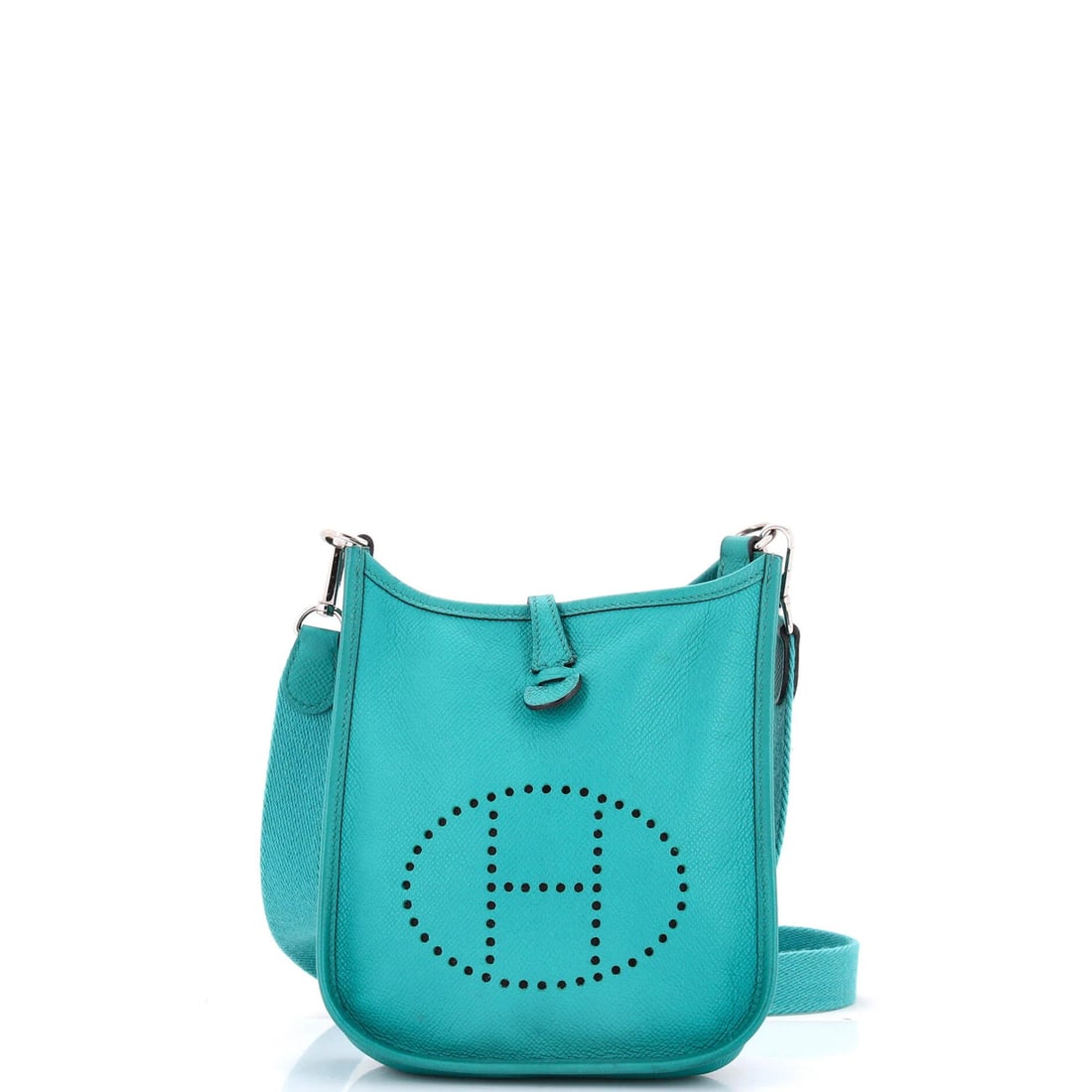 Epsom Bag III Gen Hermes TPM Evelyne: Epsom Bag III Gen Hermes TPM Evelyne The Epsom Bag III in blue leather features a timeless design with clean lines and minimal creases, showcasing the iconic Gen Hermes TPM Evelyne style. With its Pal