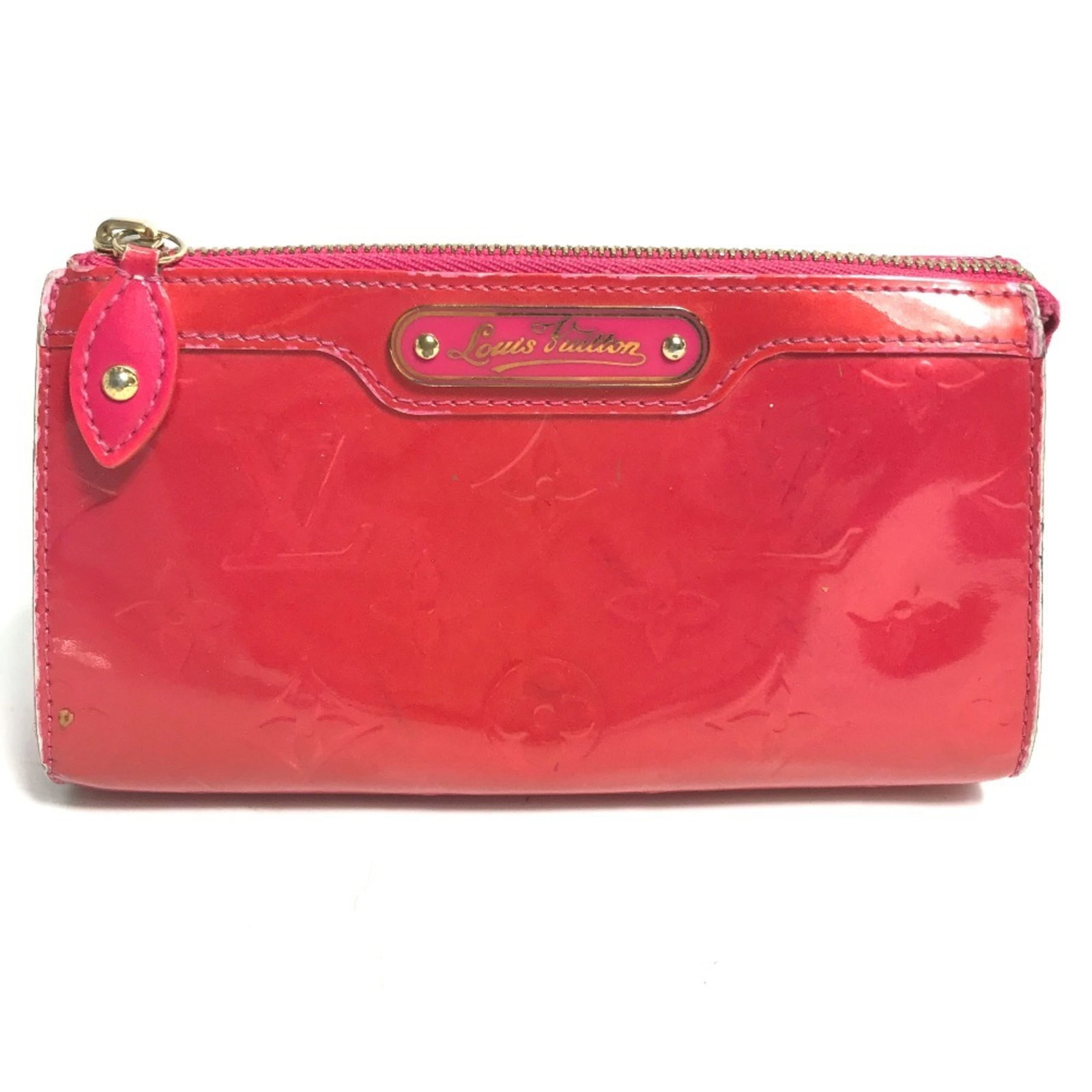 Patent Leather Louis Vuitton Pouch Wash Bag: Patent Leather Louis Vuitton Pouch Wash Bag Patent leather Louis Vuitton pouch wash bag in pink, rose pop. Made from patent leather and measuring 8.5cm x 16.5cm / 3.34'' x 6.49'', this small pouch