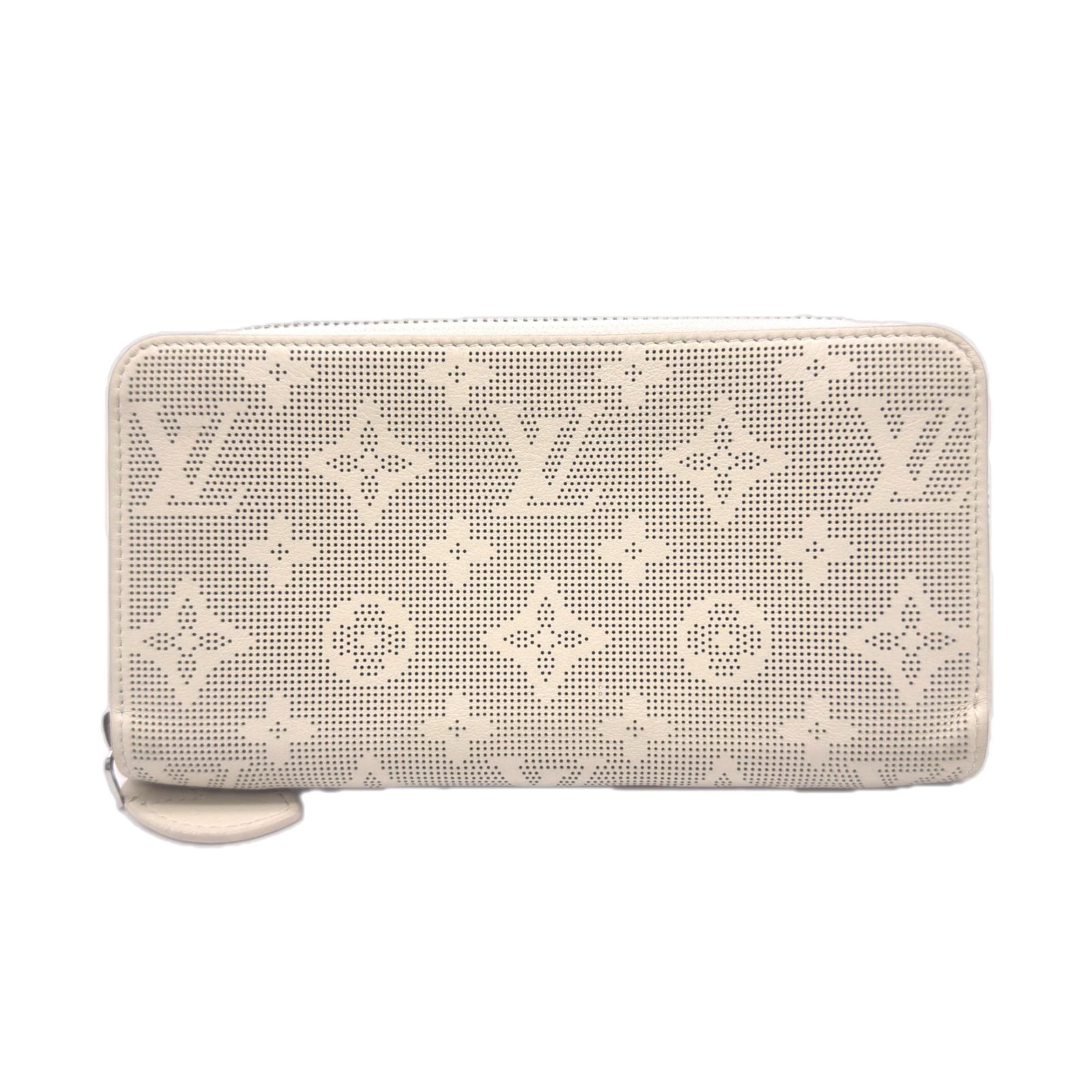 Louis Vuitton Wallet Bi Fold Mahina Leather: Louis Vuitton Wallet Bi Fold Mahina Leather Mahina leather provides a rich, natural look to the Louis Vuitton Wallet Bi Fold. The bi-fold design offers a classic and functional way to carry essentials