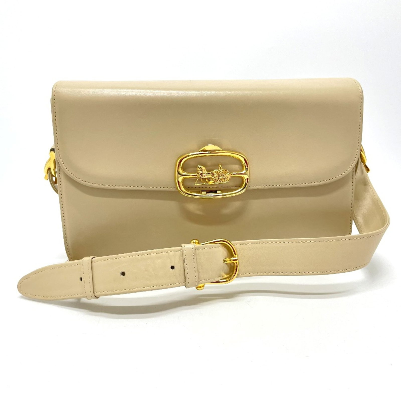 Celine bag leather: Celine bag leather Beige Celine bag leather, measuring W26cmxH18cmxD6cm (10.2x7.1x2.4inch) with a shoulder strap length of 31.5in (80cm), offers a classic design in high-quality leather. The bag's dim