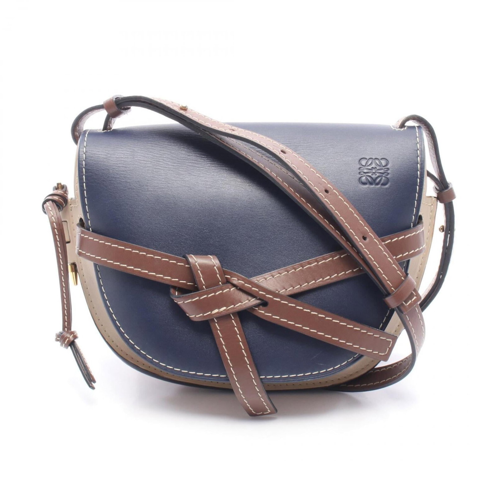 Loewe Handbag Shoulder Bag Leather: Loewe Handbag Shoulder Bag Leather This Loewe MPN A650T20X40 Handbag Shoulder Bag Leather features a classic design with a beige, brown, or navy color option. Made from high-quality leather, its dimen