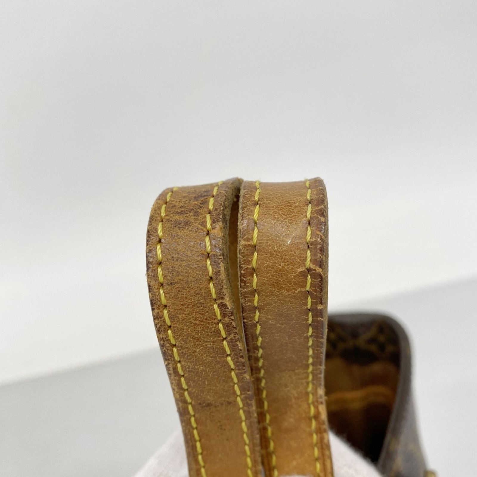 Louis Vuitton Handbag - 7