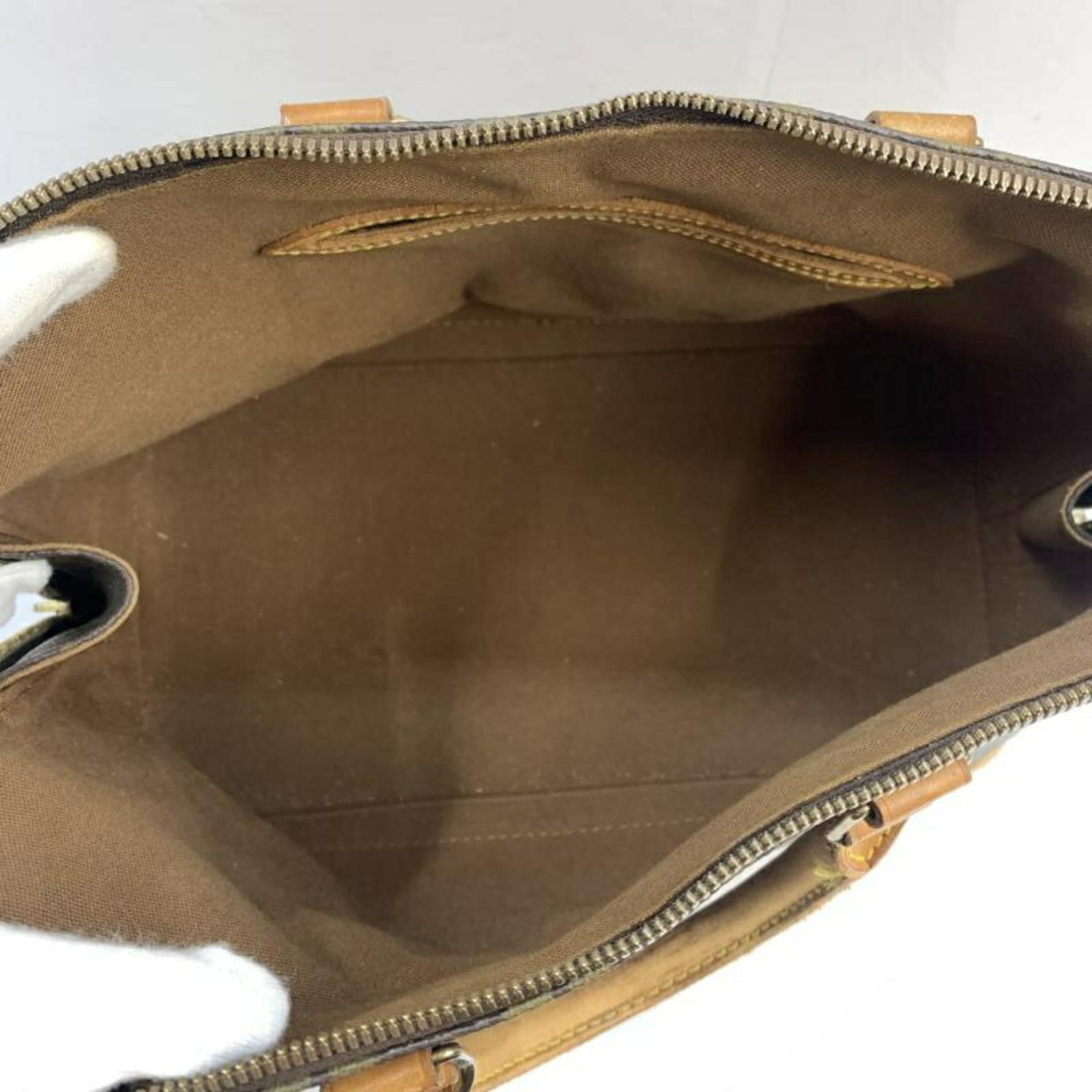 Louis Vuitton Handbag - 6