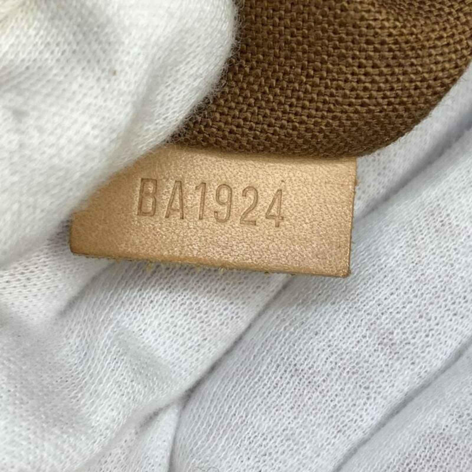 Louis Vuitton Handbag - 7