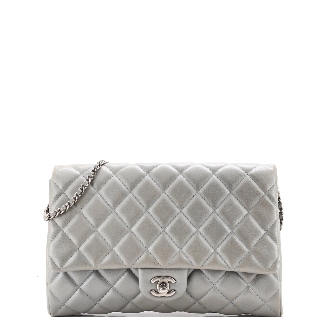Lambskin quilted chain clutch from Chanel: Lambskin quilted chain clutch from Chanel Silver lambskin quilted chain clutch from renowned luxury brand Chanel, featuring heavy corner wear and scuffs on the exterior. The interior boasts scuffs and