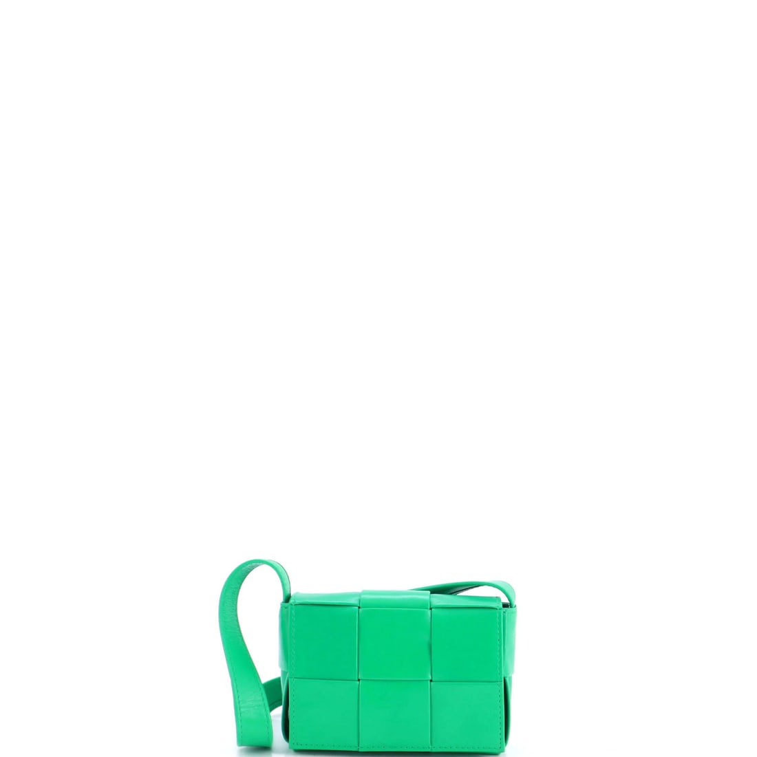 Leather Cassette Bag Intrecciato Candy Maxi Crossbody Bottega Veneta: Leather Cassette Bag Intrecciato Candy Maxi Crossbody Bottega Veneta Bottega Veneta's Cassette Crossbody Bag features an Intrecciato Candy Maxi design in green leather, with minor creases on the