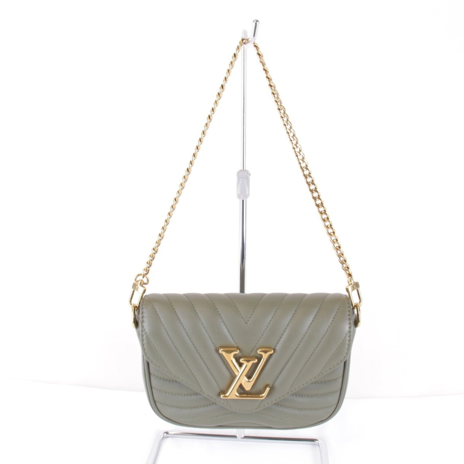Shoulder Bag Leather Louis Vuitton: Shoulder Bag Leather Louis Vuitton Khaki leather shoulder bag with classic design, measuring 12cm x 18cm x 4.5cm. This Louis Vuitton bag features high-quality leather construction and a timeless style