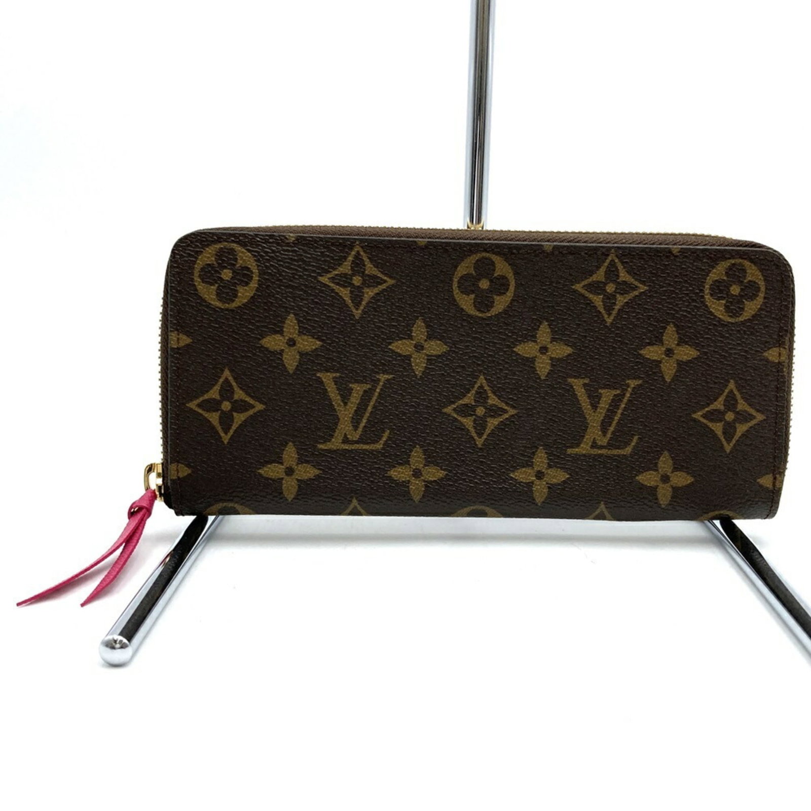 Louis Vuitton bi fold monogram wallet: Louis Vuitton bi fold monogram wallet Brown Monogram Louis Vuitton Bi-Fold Wallet. Made with high-quality materials, this bi-fold wallet features the iconic monogram pattern and a durable zipper