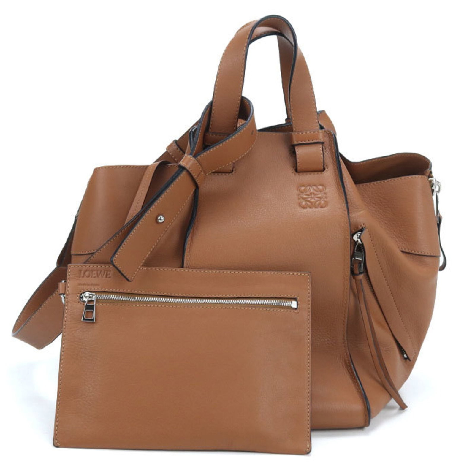 Loewe Handbag Leather: Loewe Handbag Leather Brown Loewe Handbag Leather. Made from high-quality leather, this handbag features classic design and silver hardware. Spanning 28cm x 17.5cm x 32cm in size, it presents a