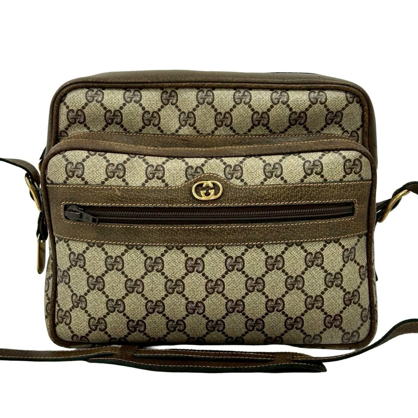 PVC leather bag shoulder pochette Gucci: PVC leather bag shoulder pochette Gucci This Gucci PVC leather pochette features a sleek and modern design with a black color. Made from high-quality materials, it measures 21cm x 26cm x 7.5cm and has