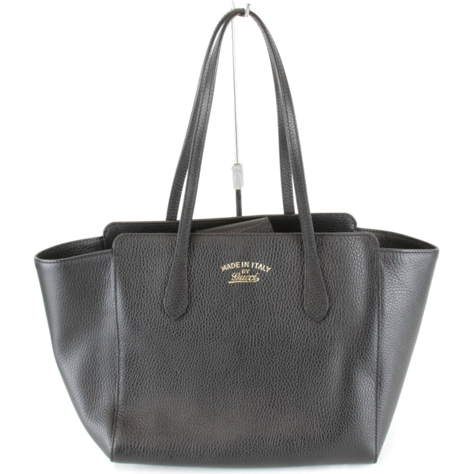 Gucci Tote Leather Bag: Gucci Tote Leather Bag The Gucci Tote Leather Bag boasts sleek black leather construction, measuring 24cm x 41cm x 14cm. This stylish tote features a classic design that exudes sophistication and eleg