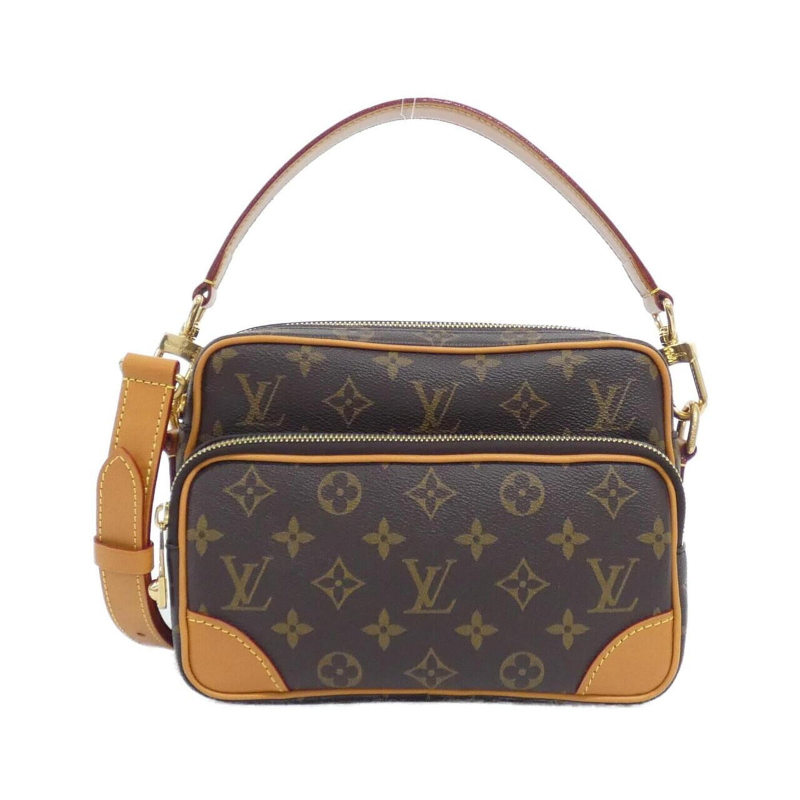 Shoulder bag coated canvas by Louis Vuitton: Shoulder bag coated canvas by Louis Vuitton Coated canvas by Louis Vuitton, featuring the iconic Monogram pattern in brown and gold hardware. This shoulder bag measures 17cm x 23cm x 8cm and boasts a