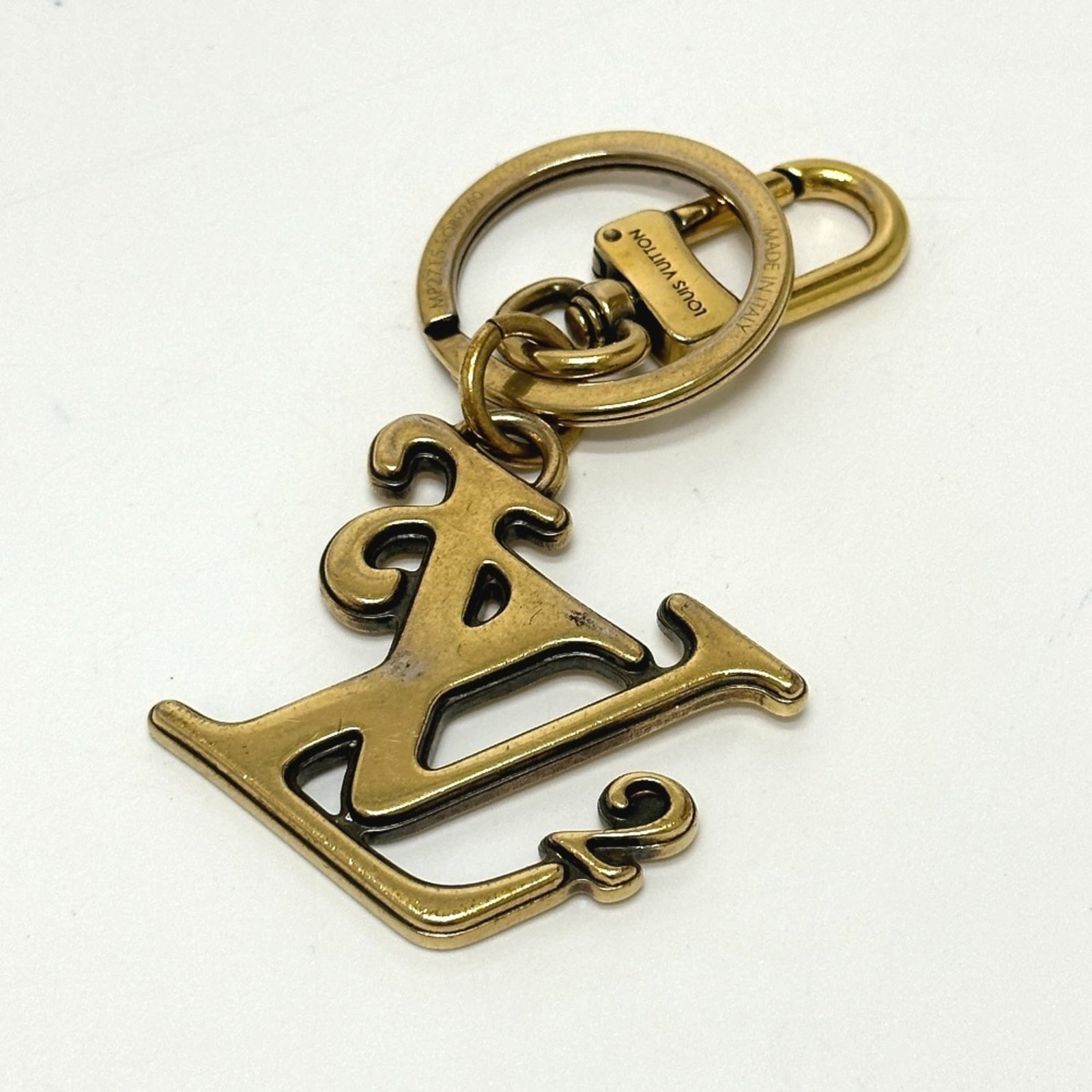 Keyring Metal By Louis Vuitton: Keyring Metal By Louis Vuitton Gold Metal Keyring by Louis Vuitton comes with a box and dust bag. The keyring features the iconic Louis Vuitton brand, adding a touch of luxury to everyday essentials. 