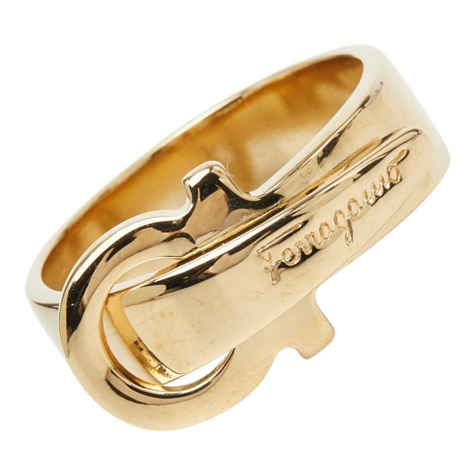 Ferragamo Ring Scarf Salvatore: Ferragamo Ring Scarf Salvatore Gold Ferragamo Ring Scarf Salvatore. This gold scarf ring bears a signature from the renowned Italian fashion house Salvatore Ferragamo. A stylish accessory for women,