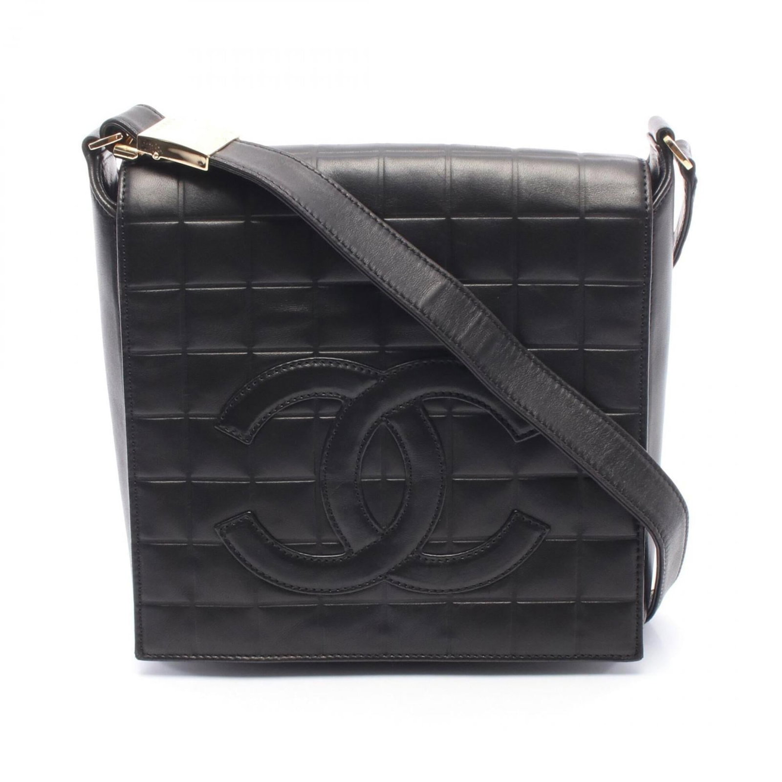 Shoulder Bag Leather Chanel: Shoulder Bag Leather Chanel Black lambskin leather shoulder bag from Chanel, featuring a sleek and sophisticated design with clean lines and a compact size. Measuring 22cm x 21.5cm x 6cm, it is a