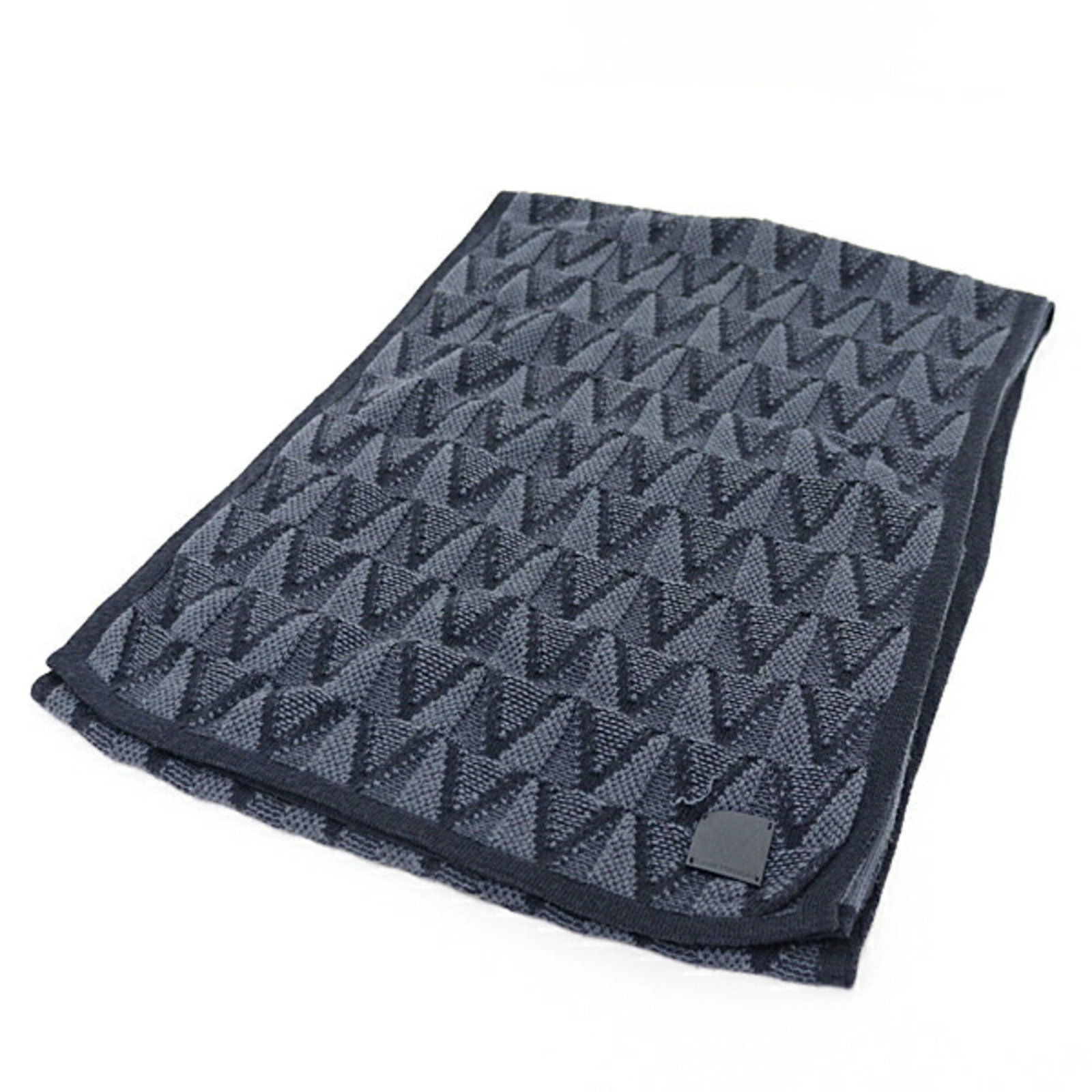 Louis Vuitton Stole Cotton 85% Cashmere 15%: Louis Vuitton Stole Cotton 85% Cashmere 15% The Louis Vuitton stole boasts a unique blend of cotton and cashmere, with an impressive 85% cashmere content. Measuring 1.93m x 33cm, it offers a spacious 