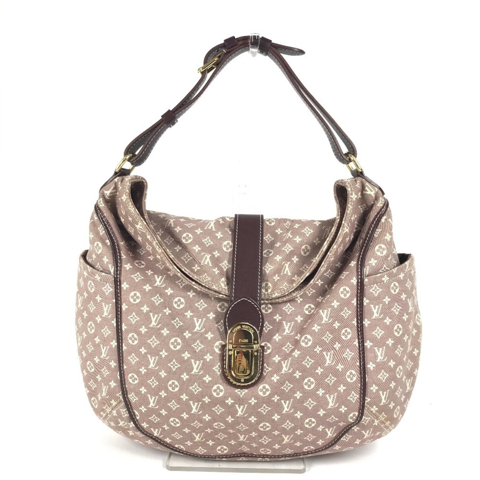 Shoulder Bag Louis Vuitton Monogram Idylle: Shoulder Bag Louis Vuitton Monogram Idylle The Louis Vuitton Monogram Idylle shoulder bag features the iconic monogram pattern in red, a classic and timeless design. Measuring 28cm x 36.5cm x 10cm, it