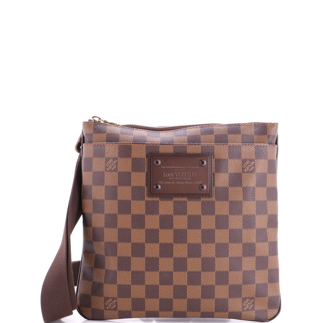 Plate Pochette Damier Louis Vuitton Brooklyn: Plate Pochette Damier Louis Vuitton Brooklyn The Louis Vuitton Brooklyn Pochette Plate Damier in brown canvas features a classic cross body design with a sturdy handle drop and gold hardware. Measurin