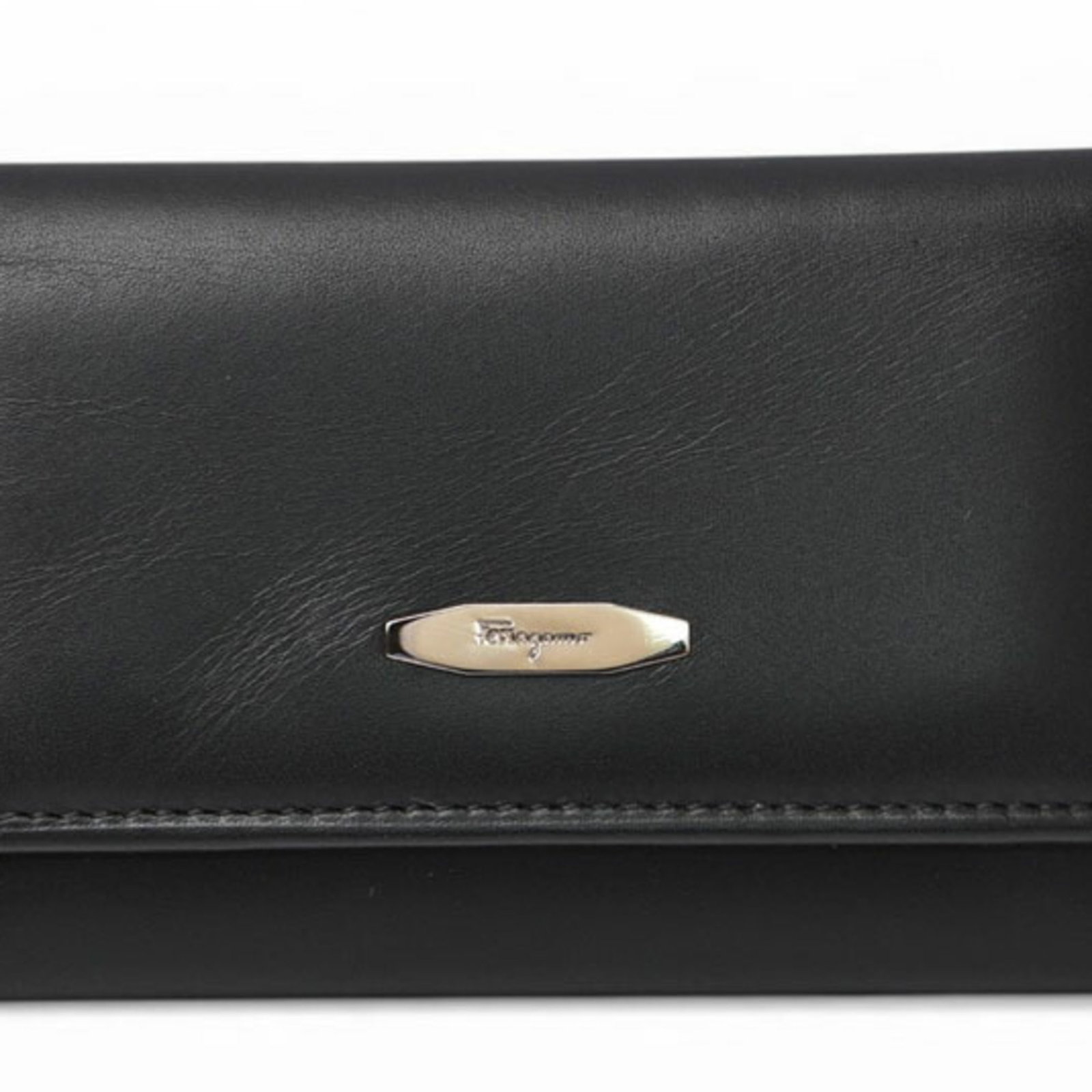 Salvatore Ferragamo Keycase Leather: Salvatore Ferragamo Keycase Leather Black leather keycase from Salvatore Ferragamo, Italy, with snap fastener closure and dimensions of 6.6cm x 10cm x 1.5cm. This sleek and compact accessory is made f