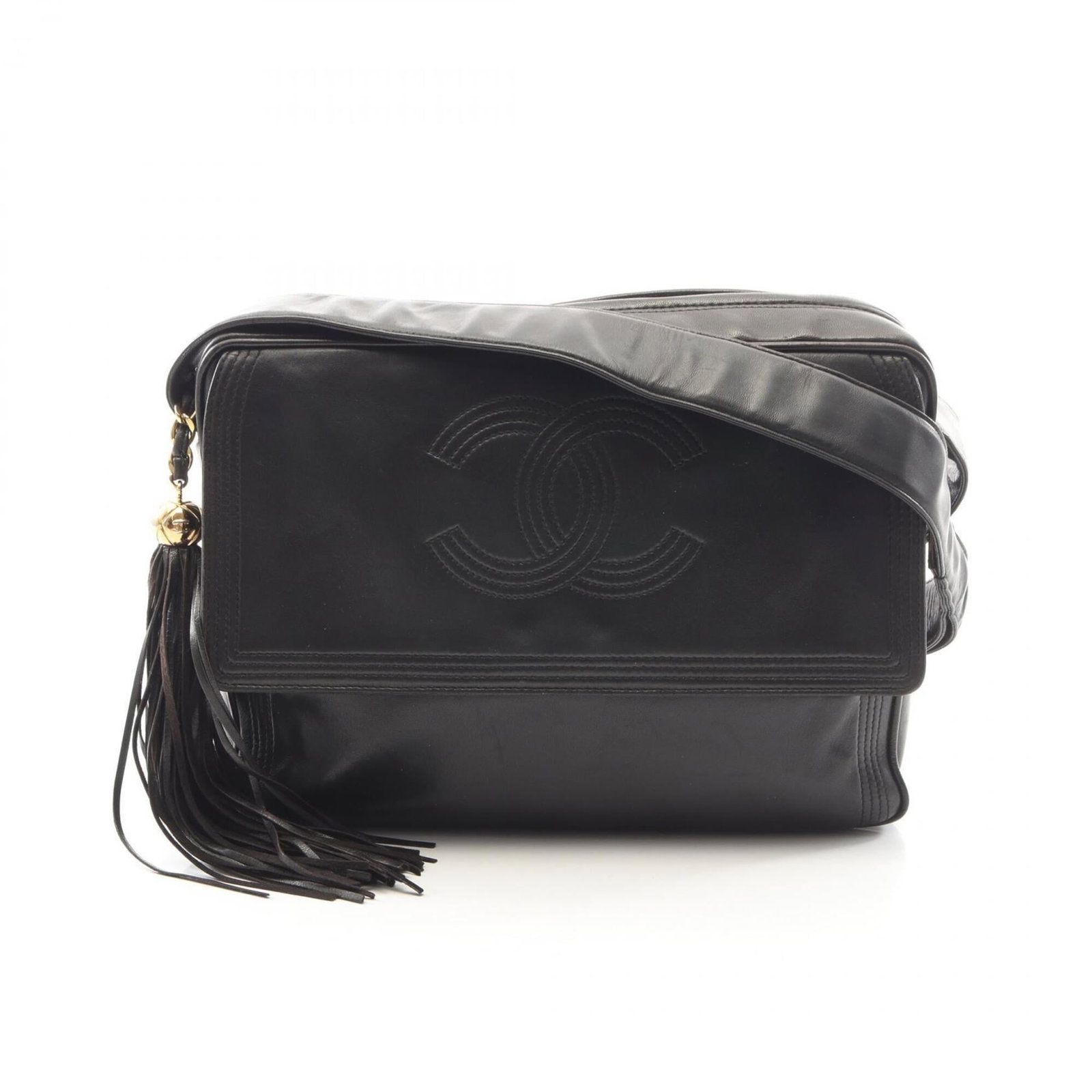 Shoulder Bag Leather Chanel: Shoulder Bag Leather Chanel This black lambskin shoulder bag from Chanel features sleek, timeless design and premium leather construction. Measuring 20cm x 27cm x 7cm, it offers a spacious interior