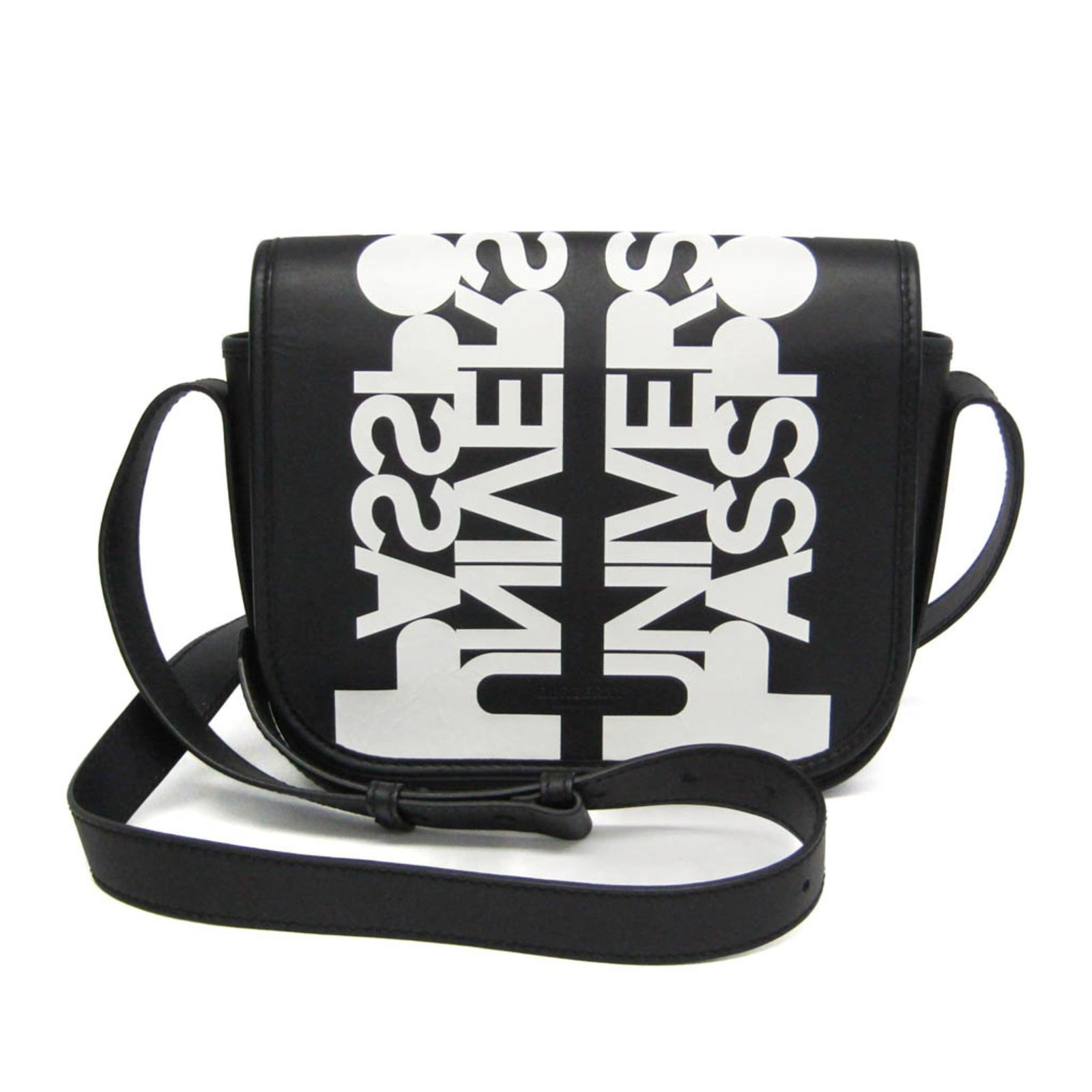 Shoulder Bag Leather Burberry: Shoulder Bag Leather Burberry Black and White Leather Burberry Shoulder Bag. This classic shoulder bag features a sleek design with a magnet closure, open pocket, and zipper pocket, perfect for everyd