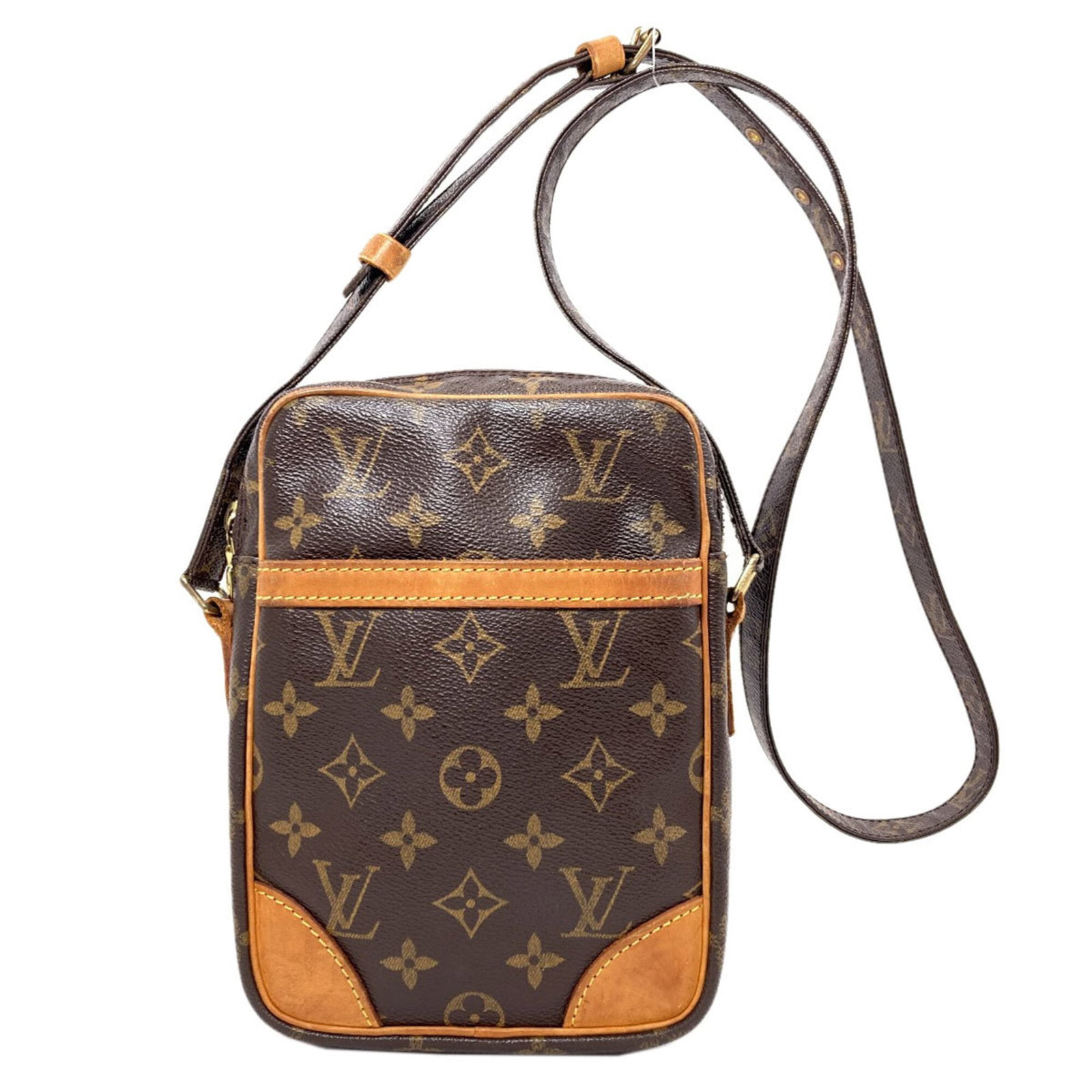 Shoulder Bag Monogram By Louis Vuitton: Shoulder Bag Monogram By Louis Vuitton The Louis Vuitton Monogram Shoulder Bag boasts its iconic monogram pattern, adding a touch of timeless elegance to any outfit. Measuring 21cm x 14cm x 4cm, this 