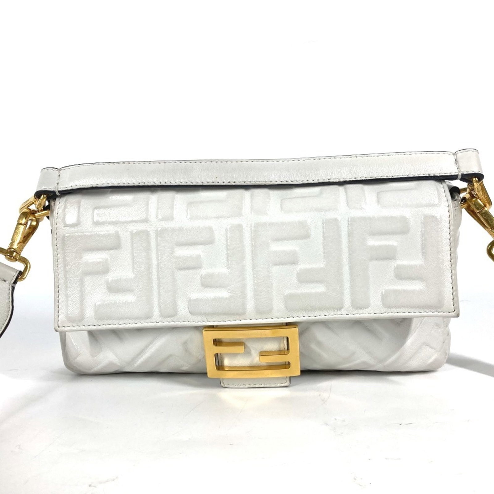 Shoulder Bag Fendi Leather: Shoulder Bag Fendi Leather Fendi Leather Shoulder Bag with Dust Bag. This white leather shoulder bag features a classic design with clean lines and a compact size, making it easy to carry daily essent