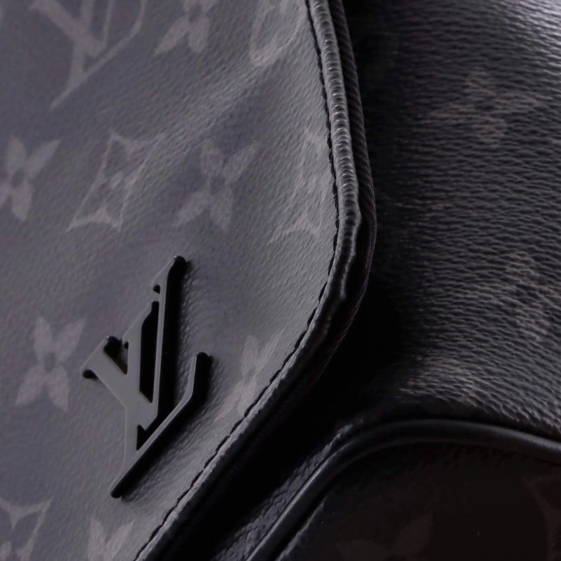 Louis Vuitton Messenger Bag District Eclipse Monogram Canvas - 7